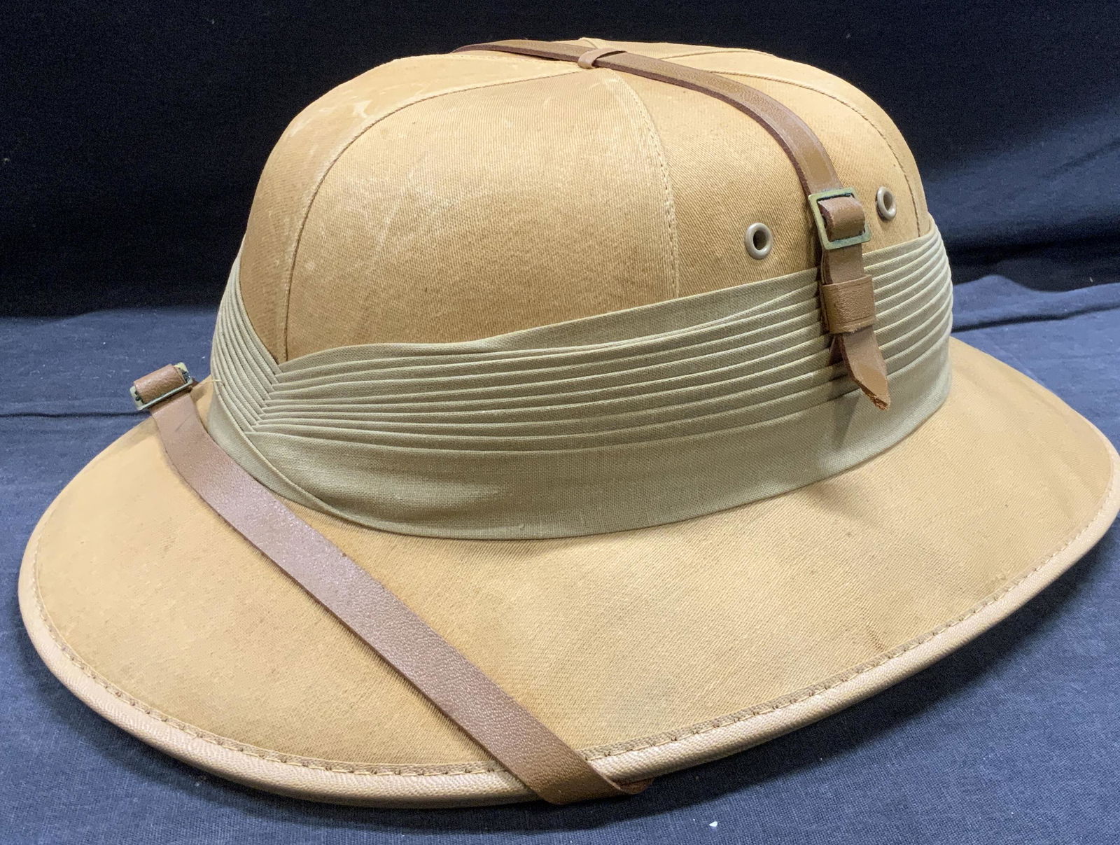 IMPERIAL MAKE Vintage Pith Hat Safari Helmet (1 of 8)