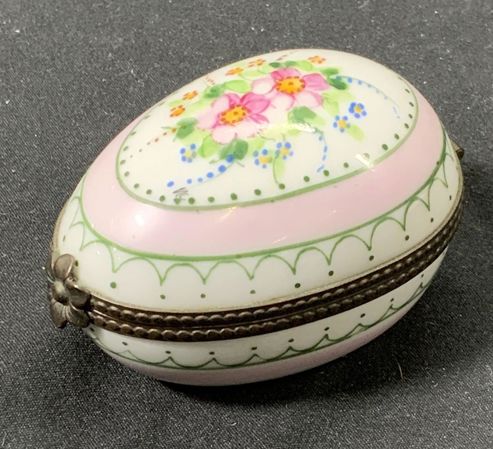 LIMOGES Vintage Ceramic Floral Trinket Box (1 of 5)