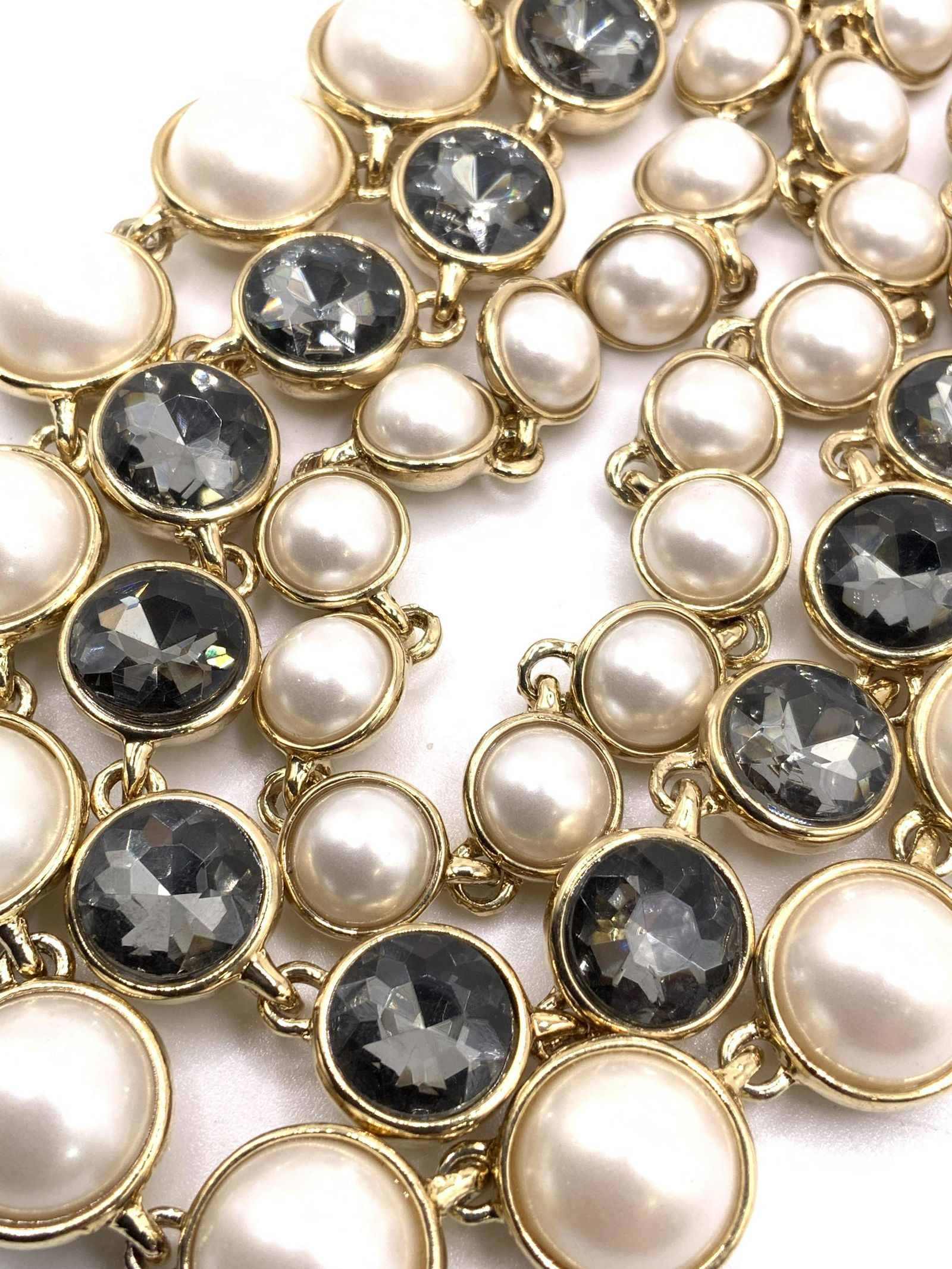 ANN TAYLOR Pearlescent & Crystal Necklace (1 of 6)