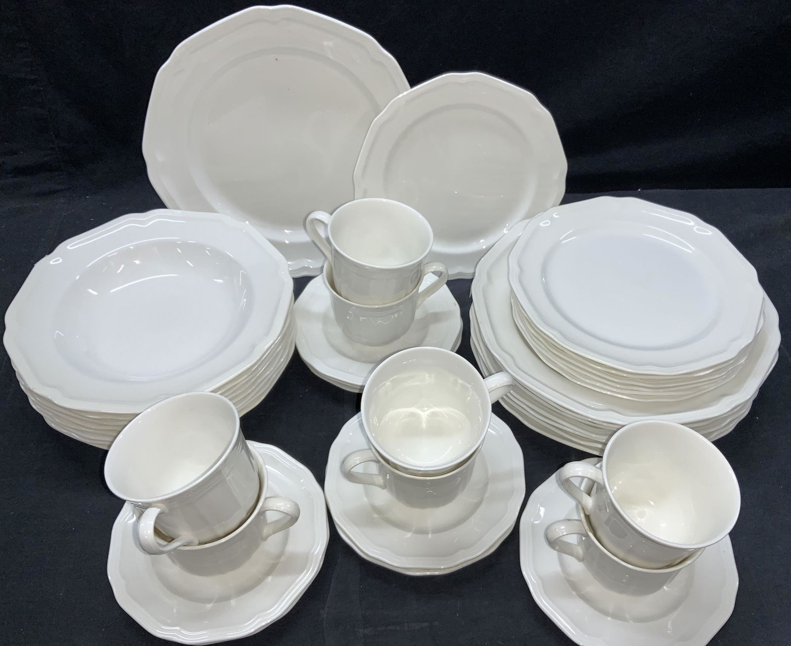 MIKASA ULTIMA + Porcelain Dinnerware Set 39 (1 of 7)
