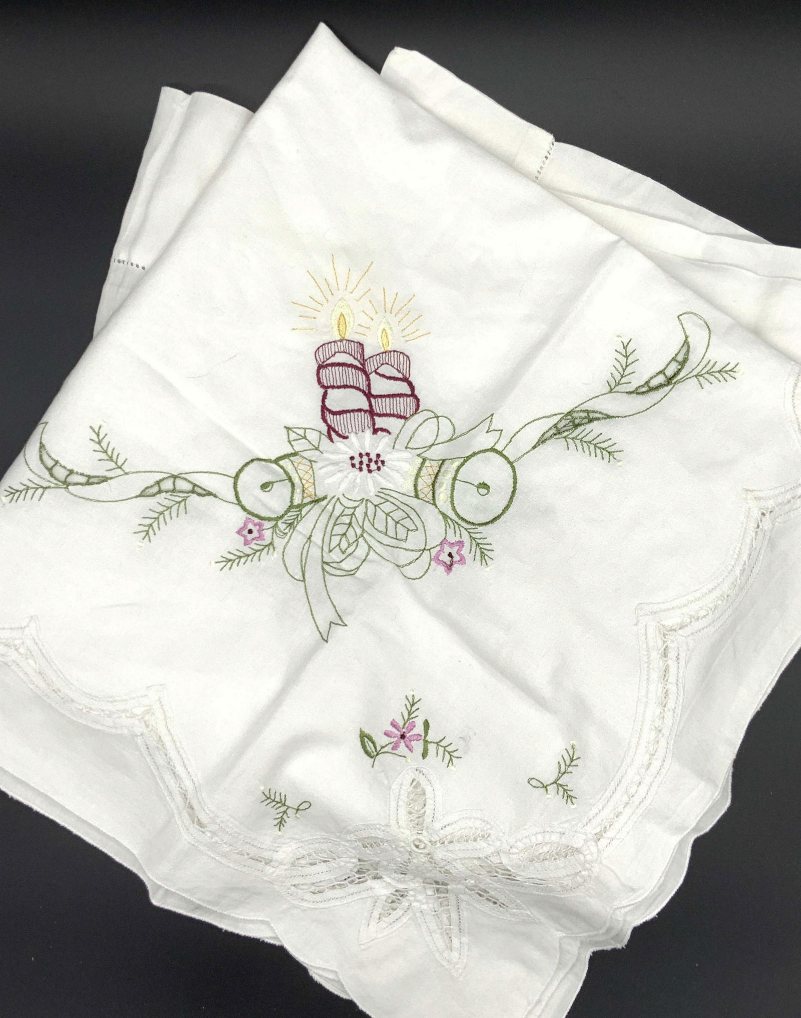 Lot 2 white Linen Square Bistro Tablecloths (1 of 7)