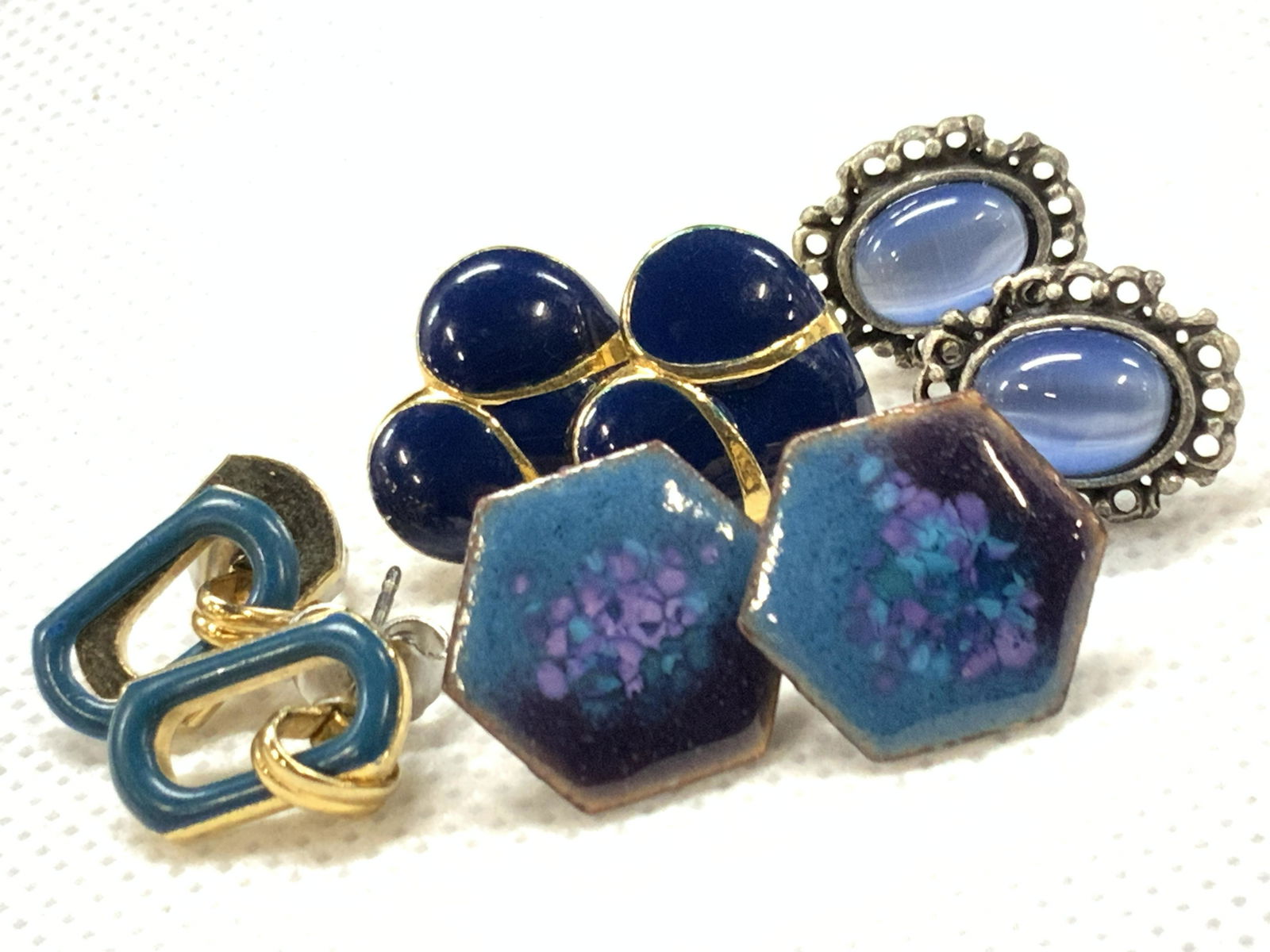 Lot 4 Vintage Button Earrings (1 of 5)