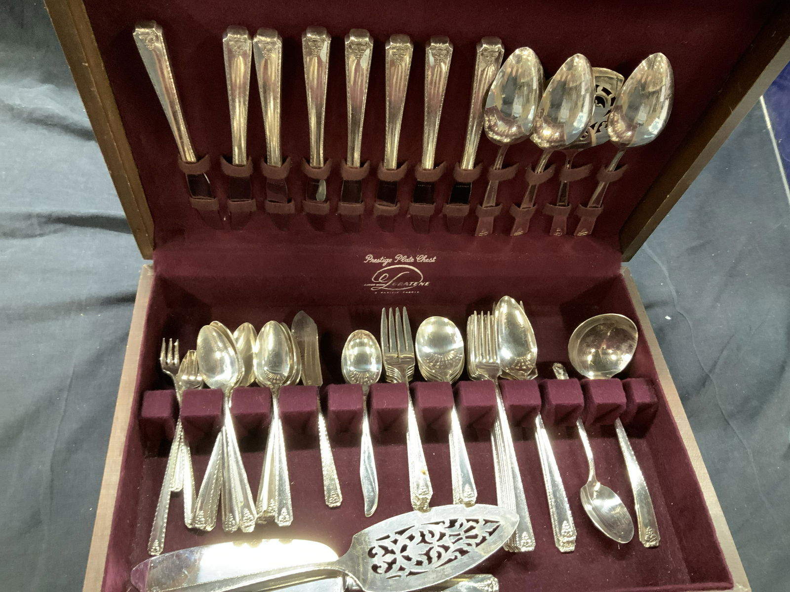 Prestige Silver Plate Bordeaux Flatware 66, case (1 of 11)