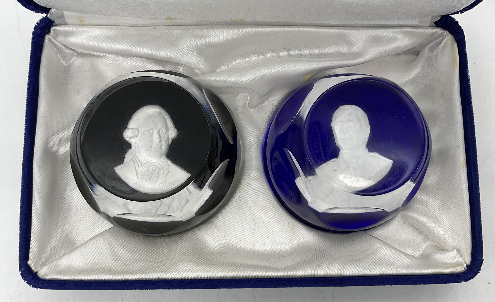 Lot 2 Vintage BACCARAT Crystal Paperweights (1 of 7)