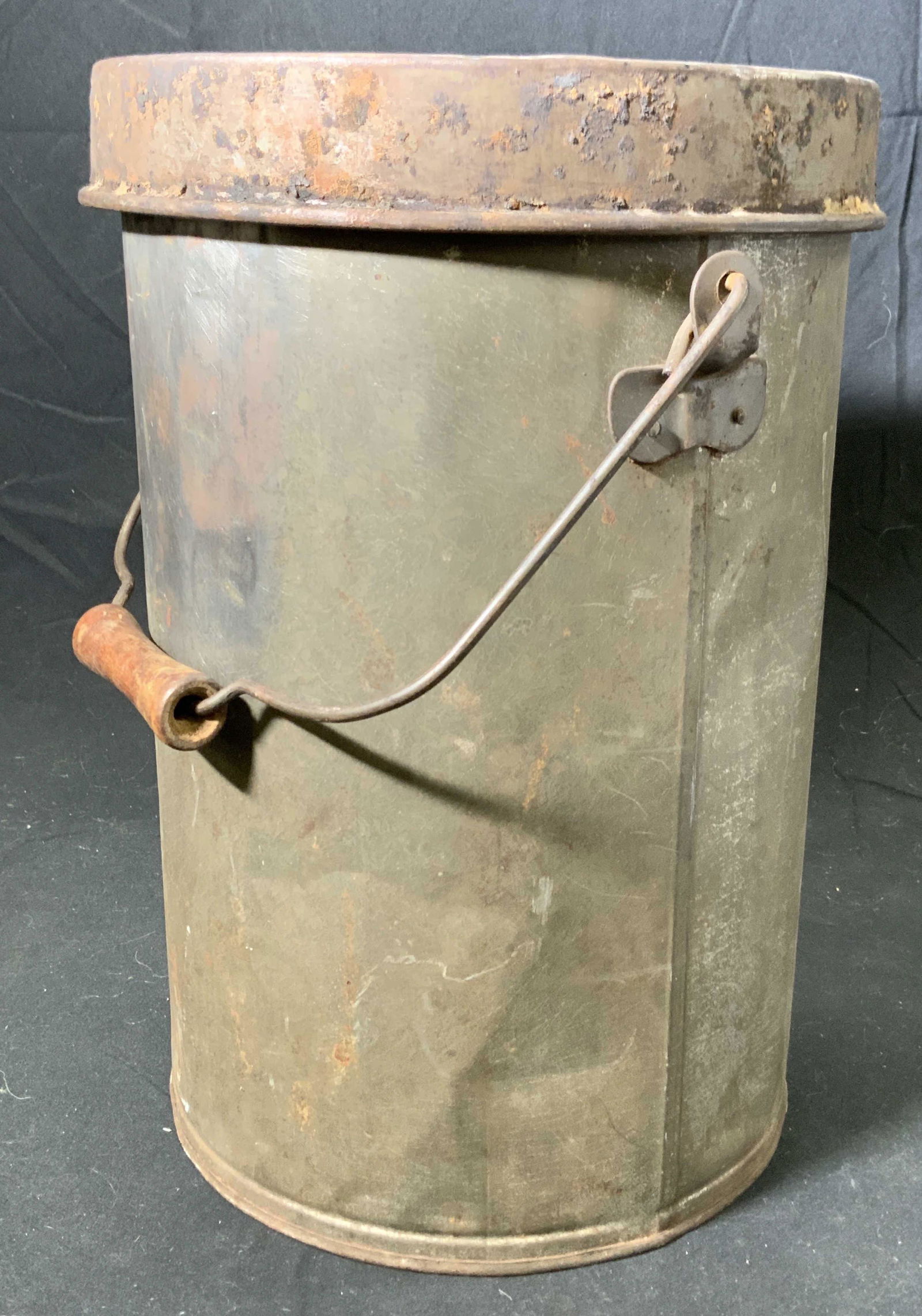 Vintage Large Lidded Tin (1 of 5)