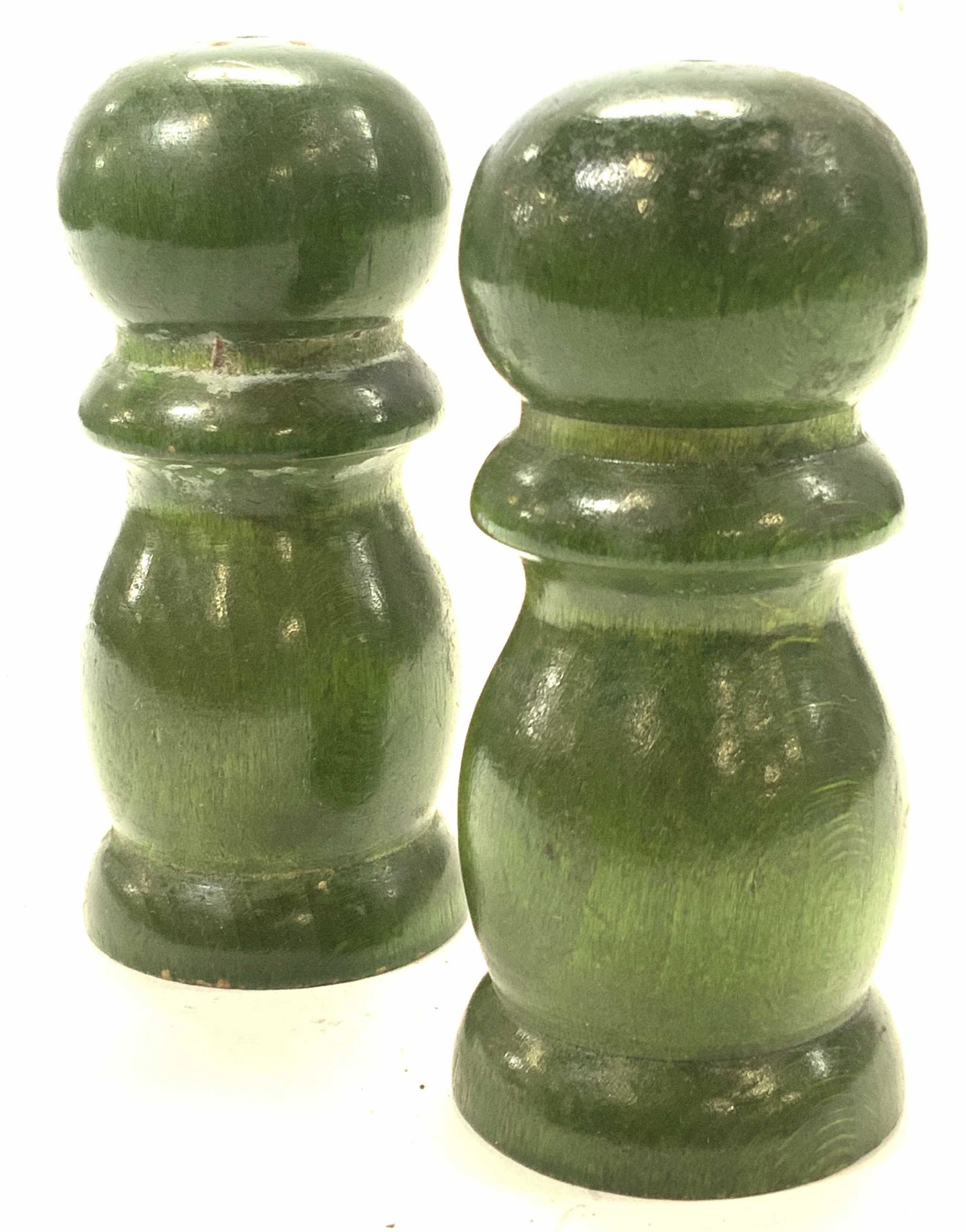 2 Green Painted Wooden Salt & Pepper Shakers (1 of 7)