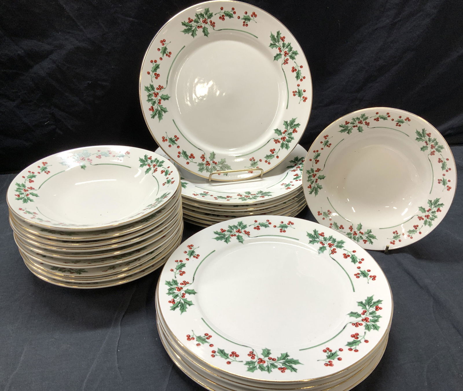 GIBSON Porcelain Christmas Plates, 21 (1 of 6)