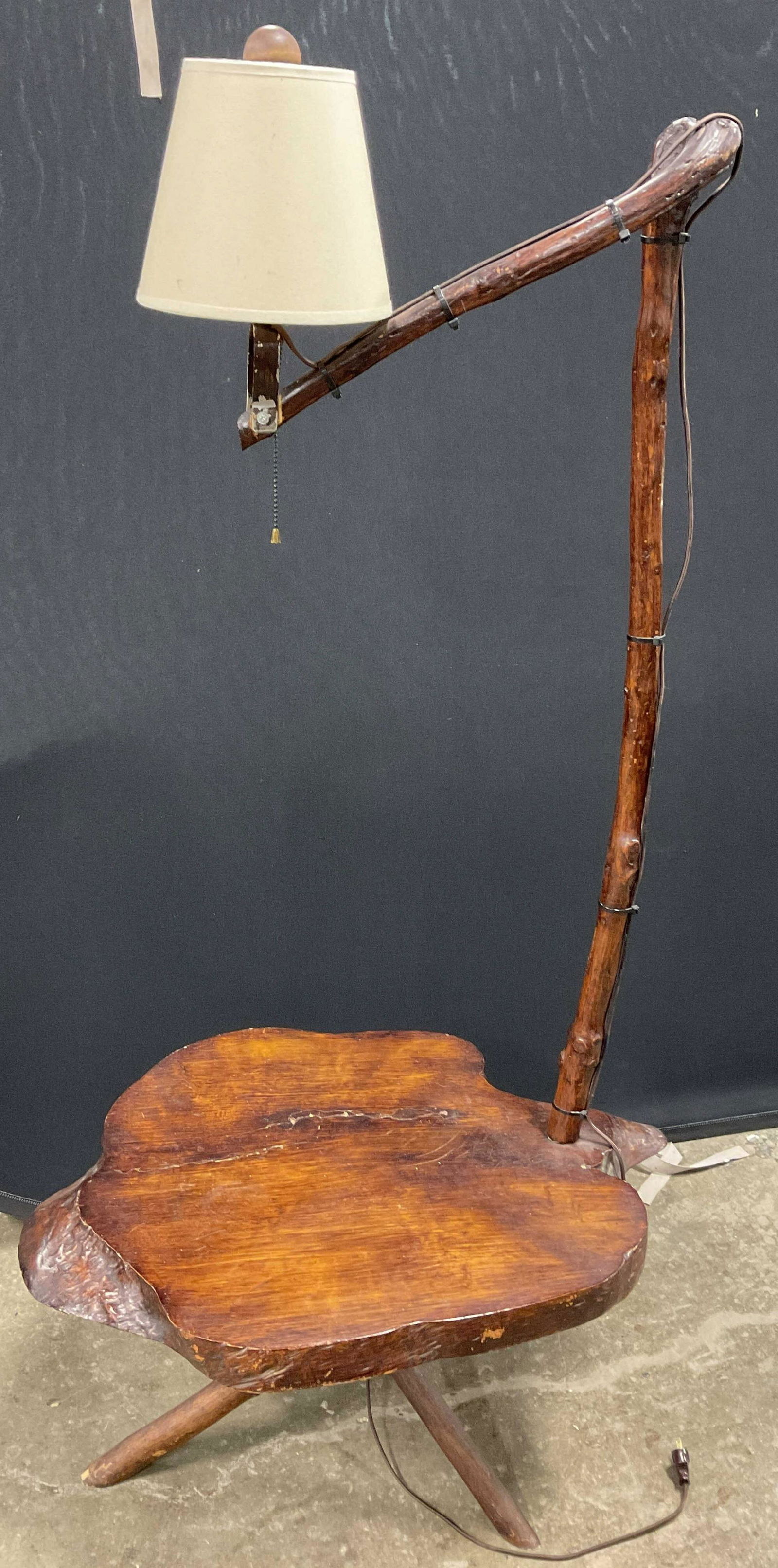 Vintage Adirondack Wooden Table W Lamp (1 of 10)