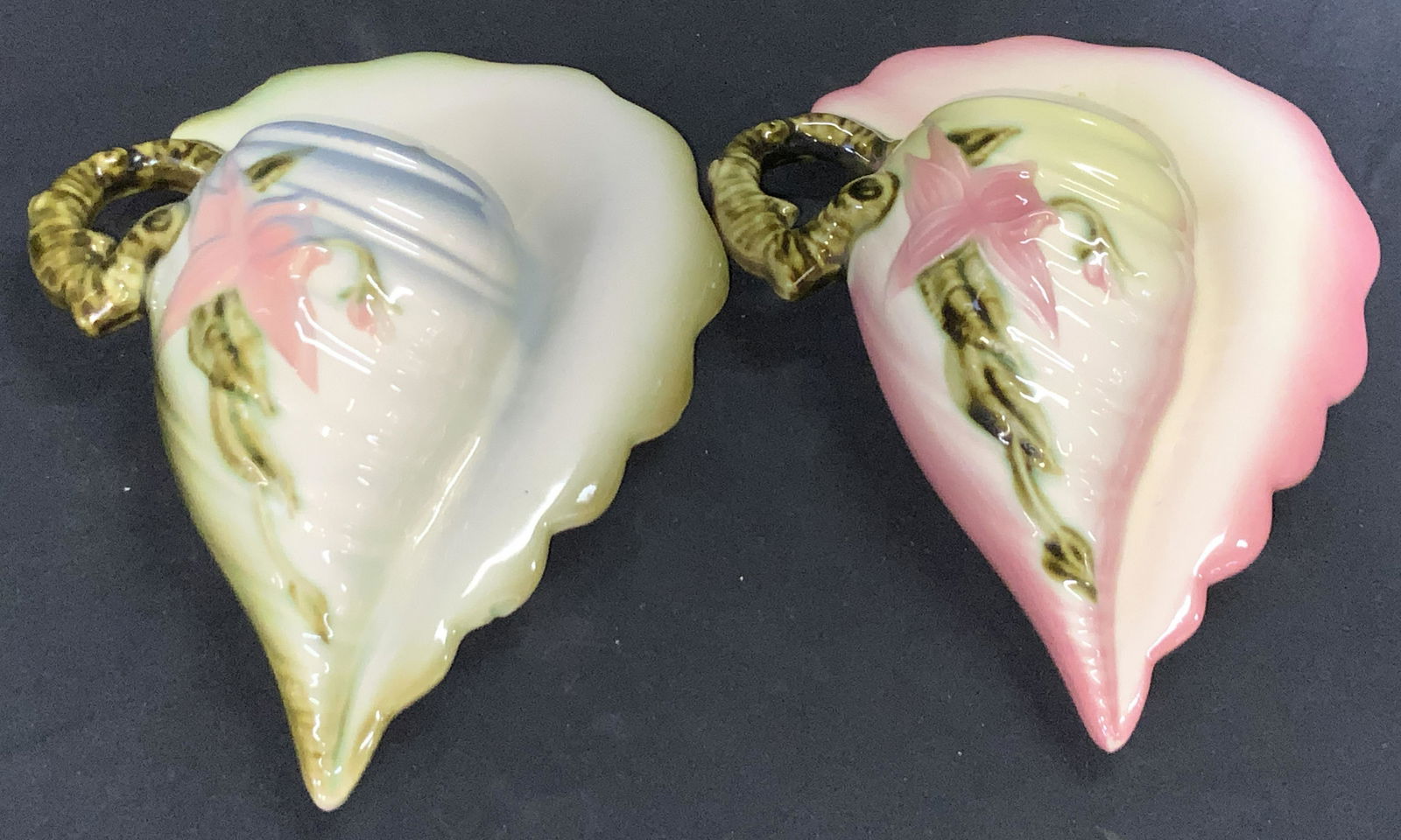 Pair HULL USA Signed Vintage Ceramic Wall Pockets (1 of 15)