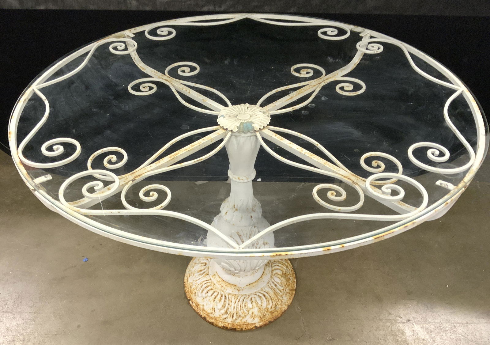 Vtg Outdoor Iron Pedestal Table W Glass Top (1 of 9)