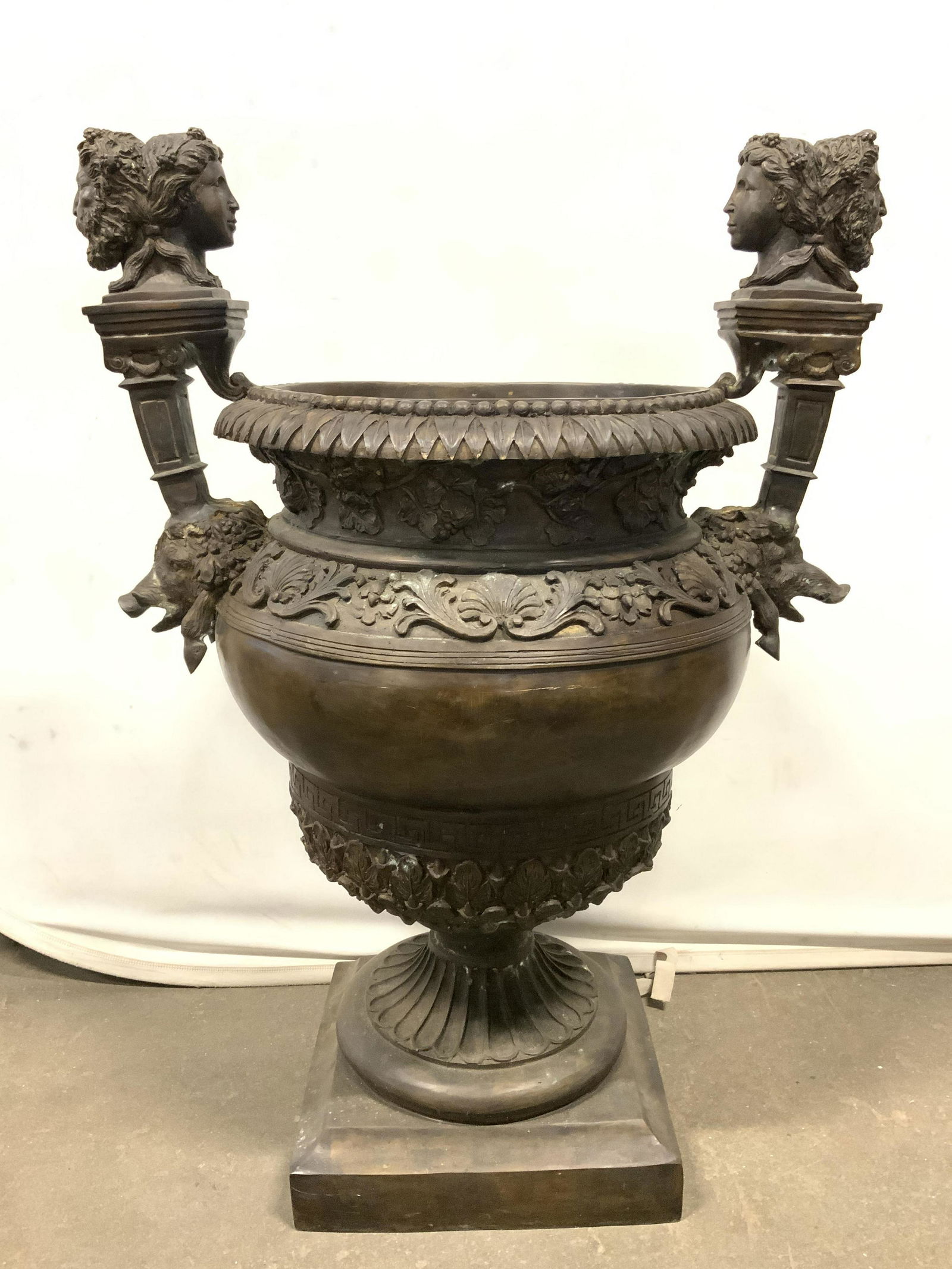Vntg Bronze Victorian Urn W Hog & Head Handles XL (1 of 11)