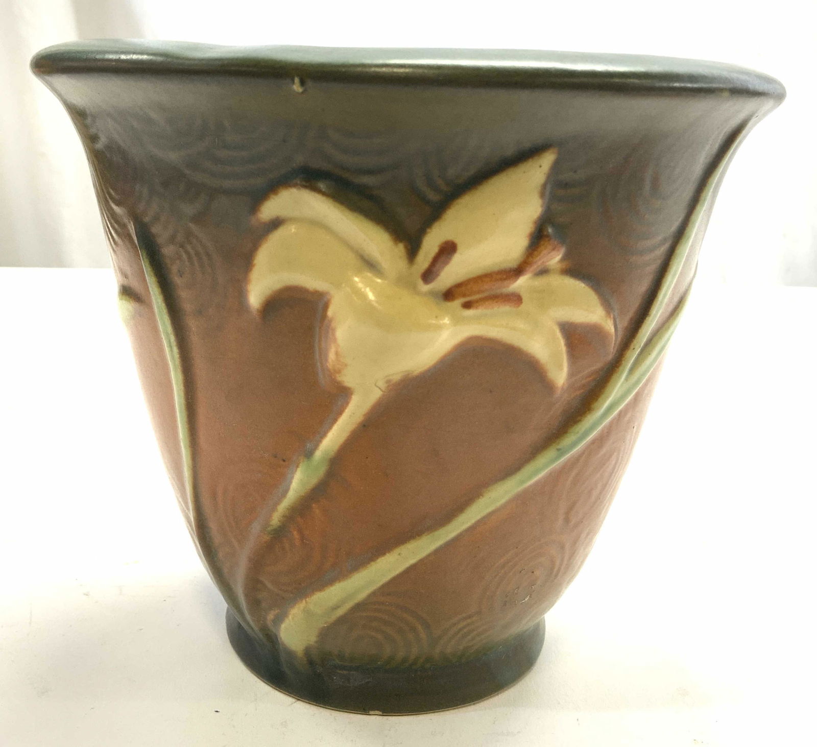 ROSEVILLE Vintage Ceramic Planter (1 of 8)
