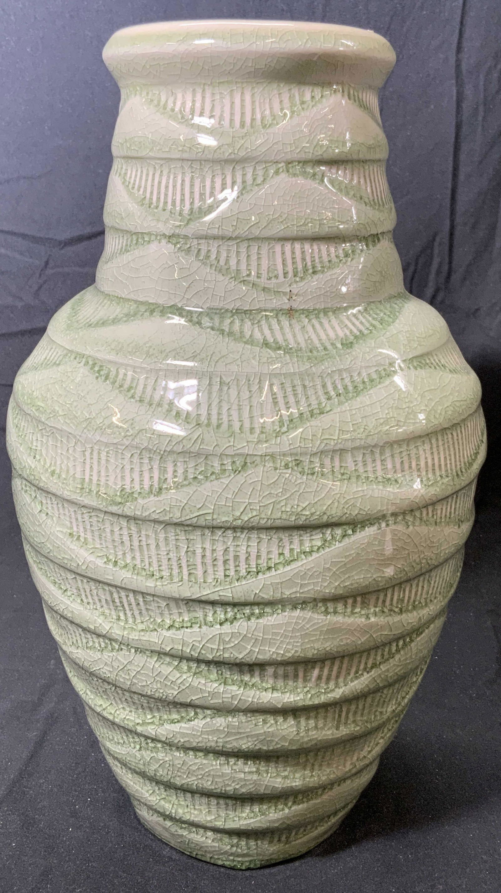 THAI CELADON Vintage Signed Ceramic Vase (1 of 4)