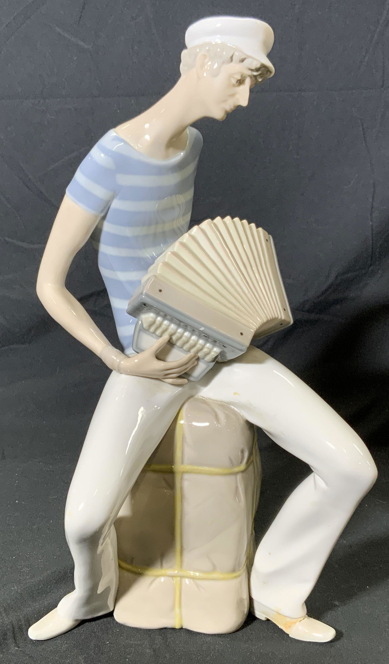 LLADRO Porcelain Accordion Player Figure (1 of 6)