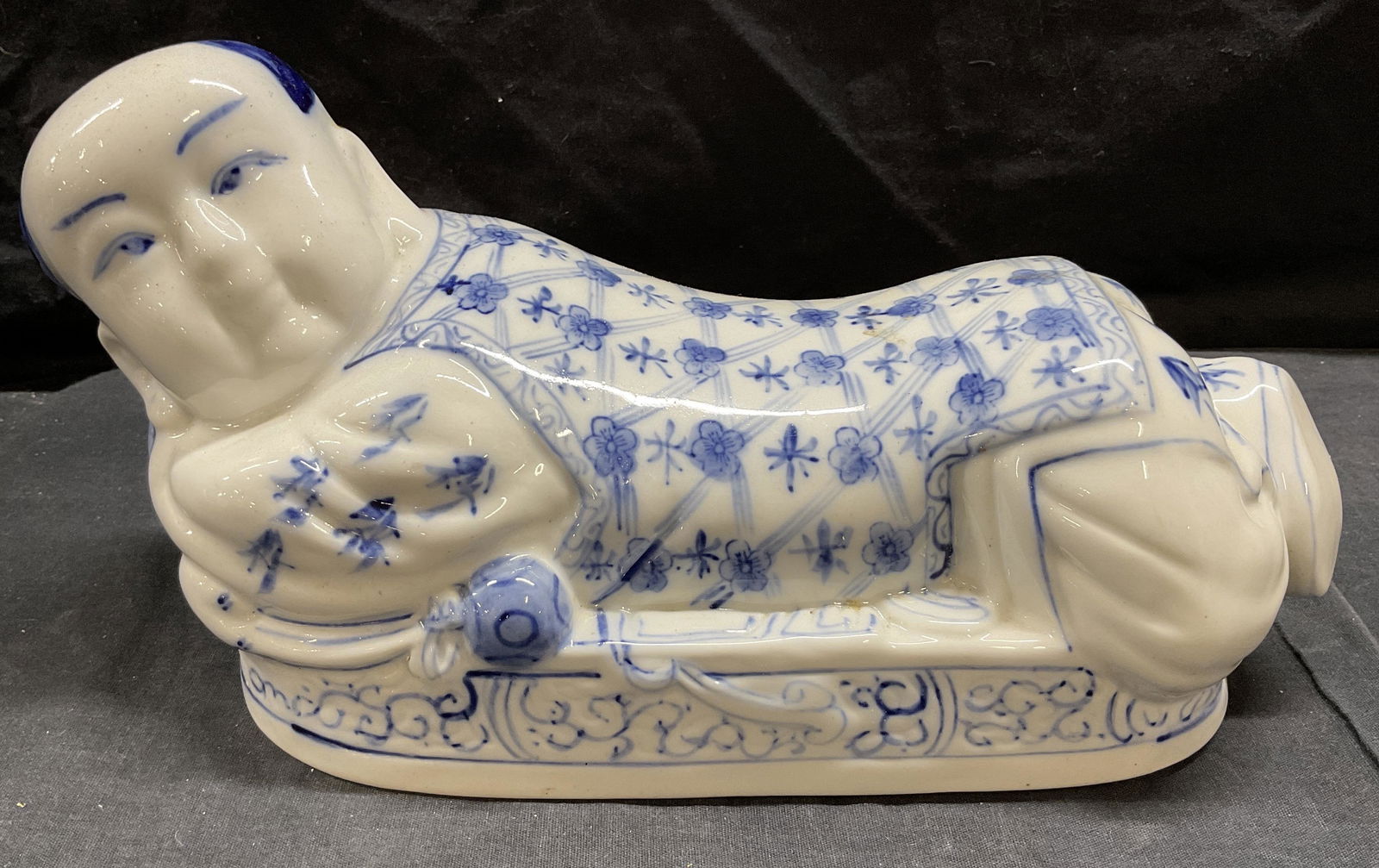 Asian Ceramic Headrest, Recumbent Boy (1 of 9)