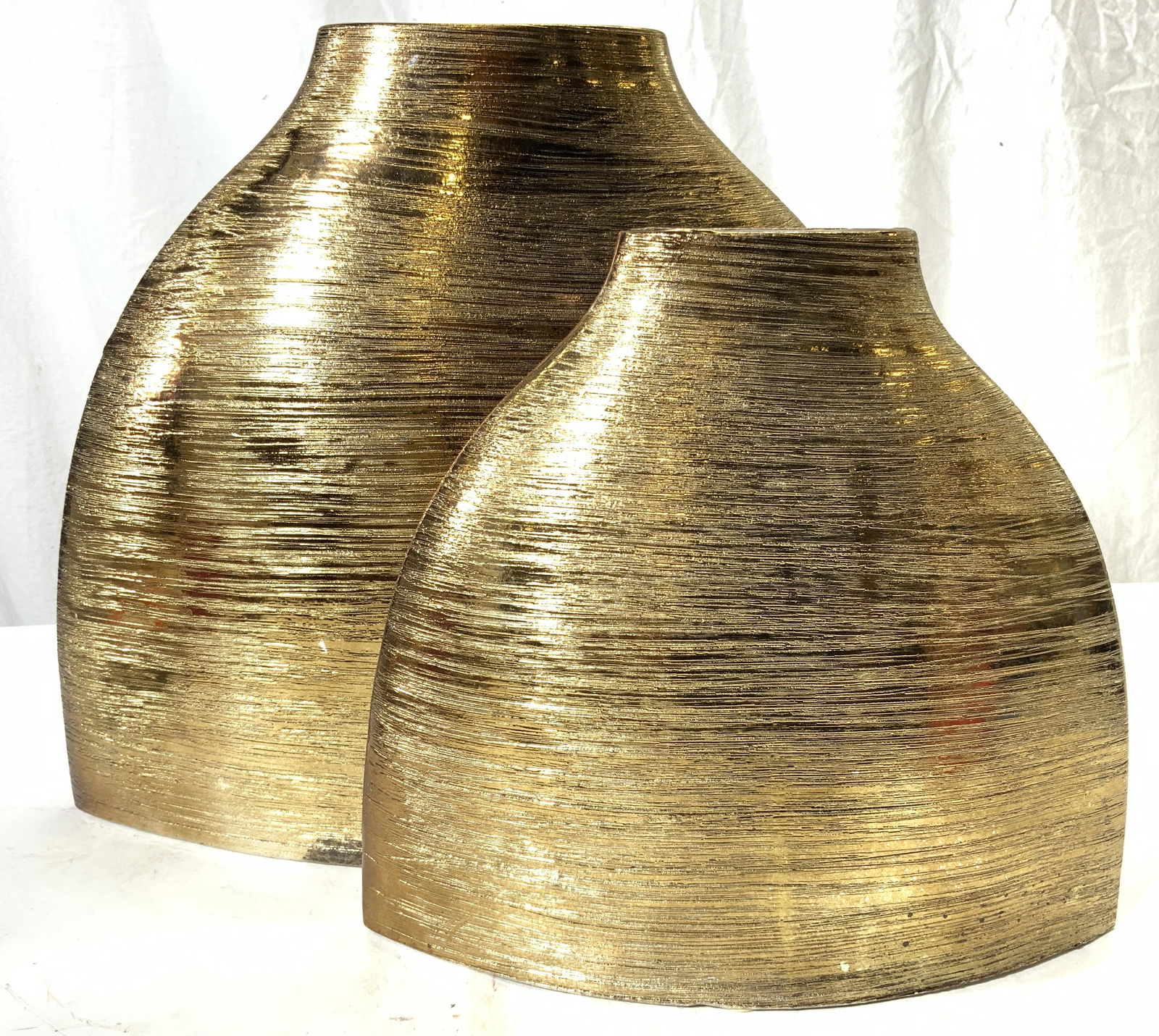 Lot 2 Gilded Porcelain Vases (1 of 9)