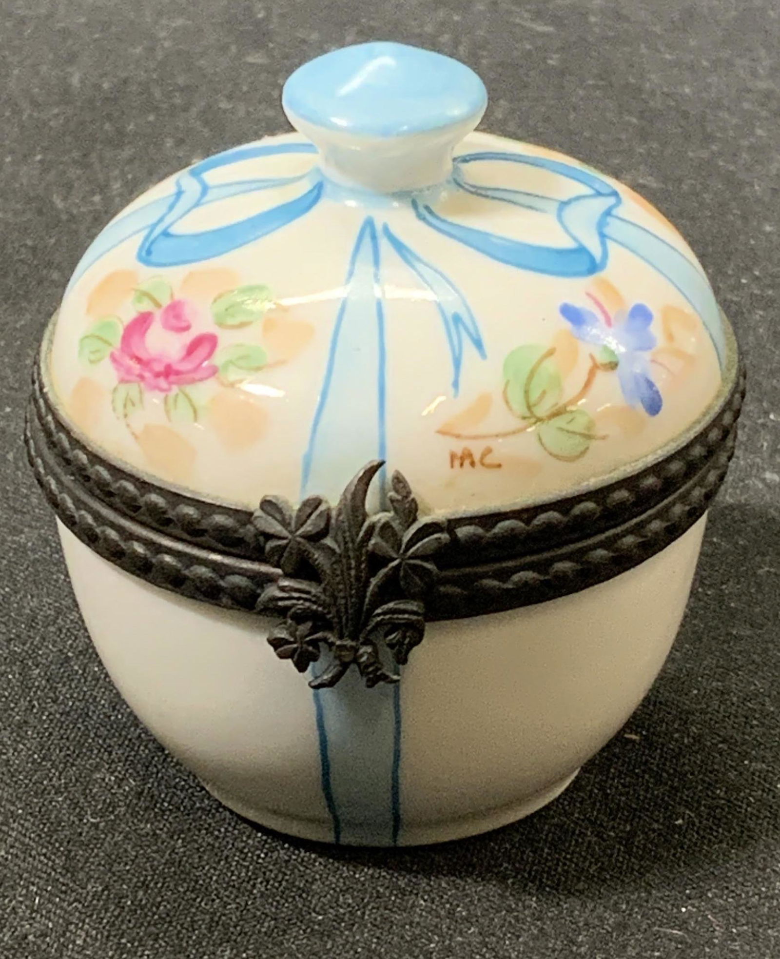 LIMOGES FRANCE Peint Main Floral Trinket Box (1 of 5)