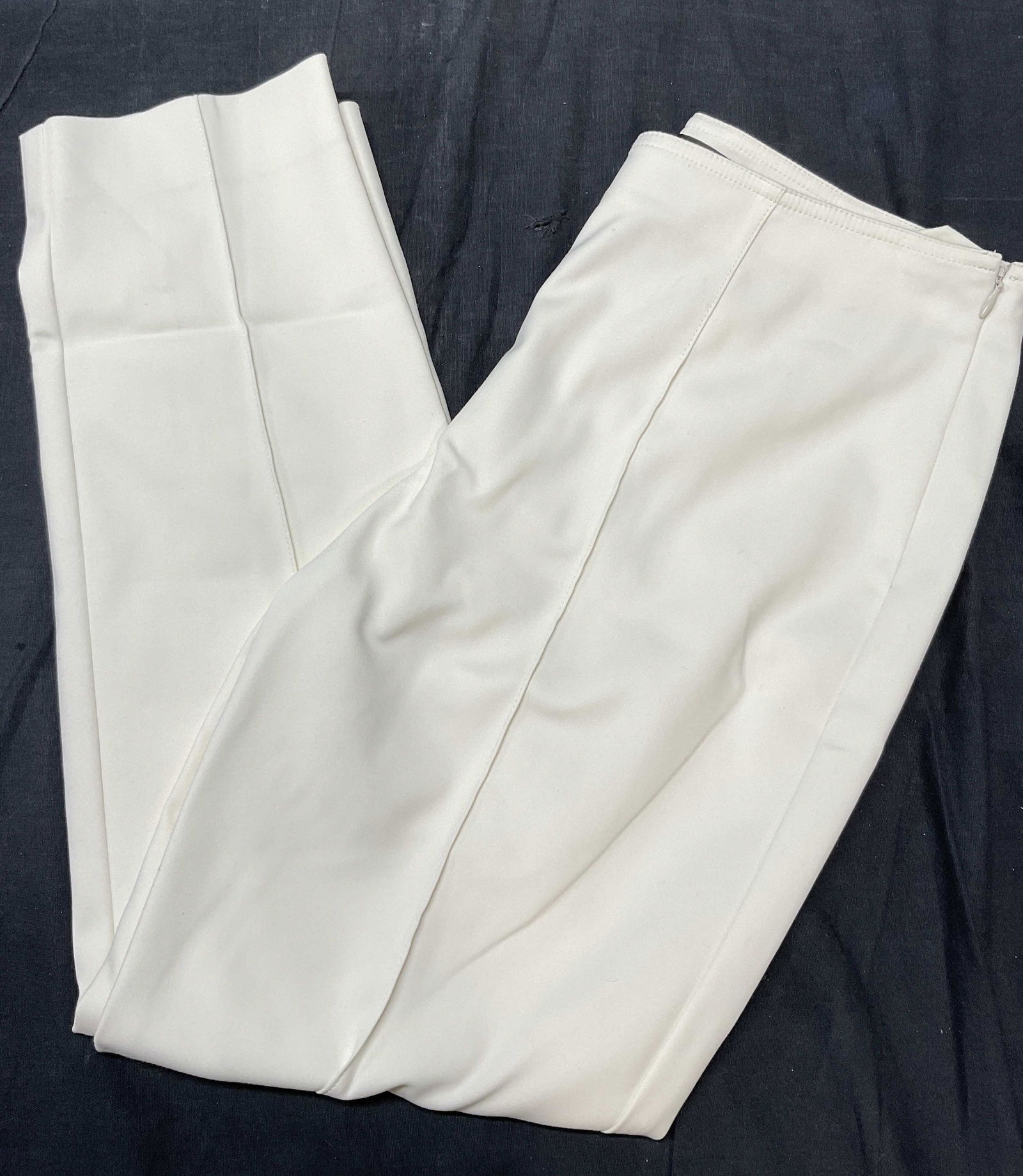 ST JOHN Ladies White Pants (1 of 6)