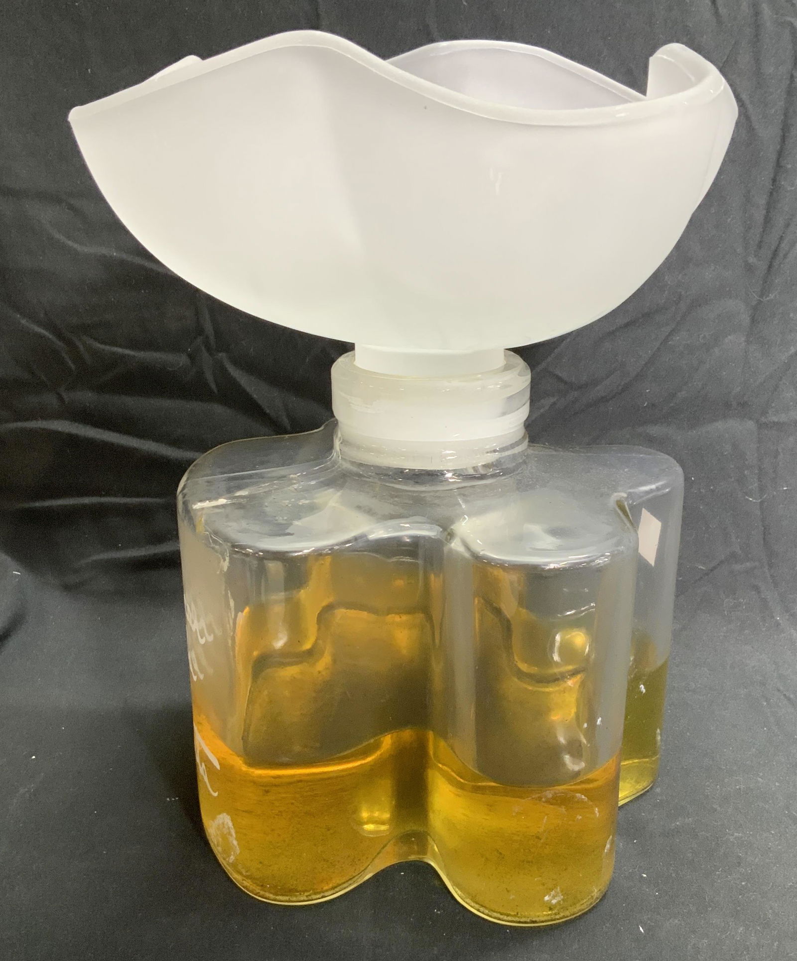 Oscar de la Renta Display Factice Bottle: Oversized Display Factice Bottle- Oscar de la Renta- vintage bottle with distinguished frosted glass flower stopper. Bottle does have a crack to the bottle neck into body. Liquid will leak when carrie