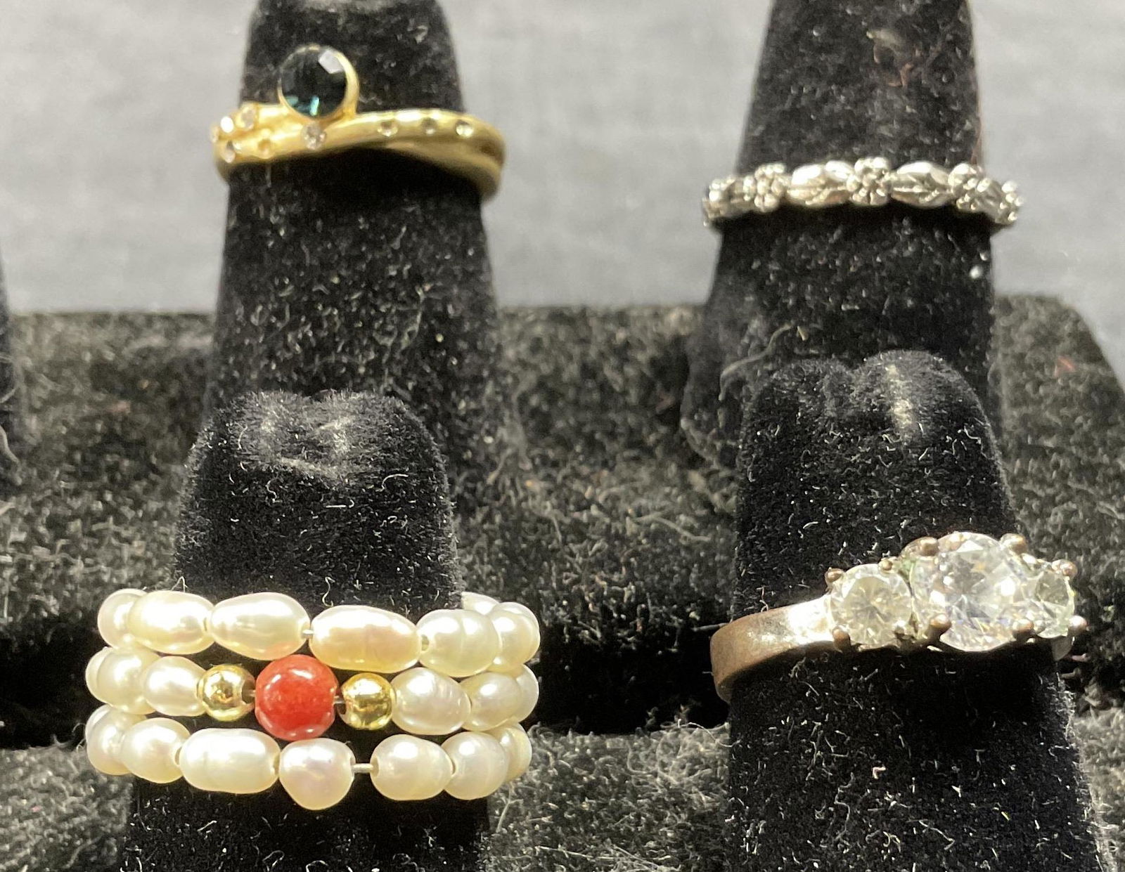 Lot 4 Womens Rings (1 of 4)