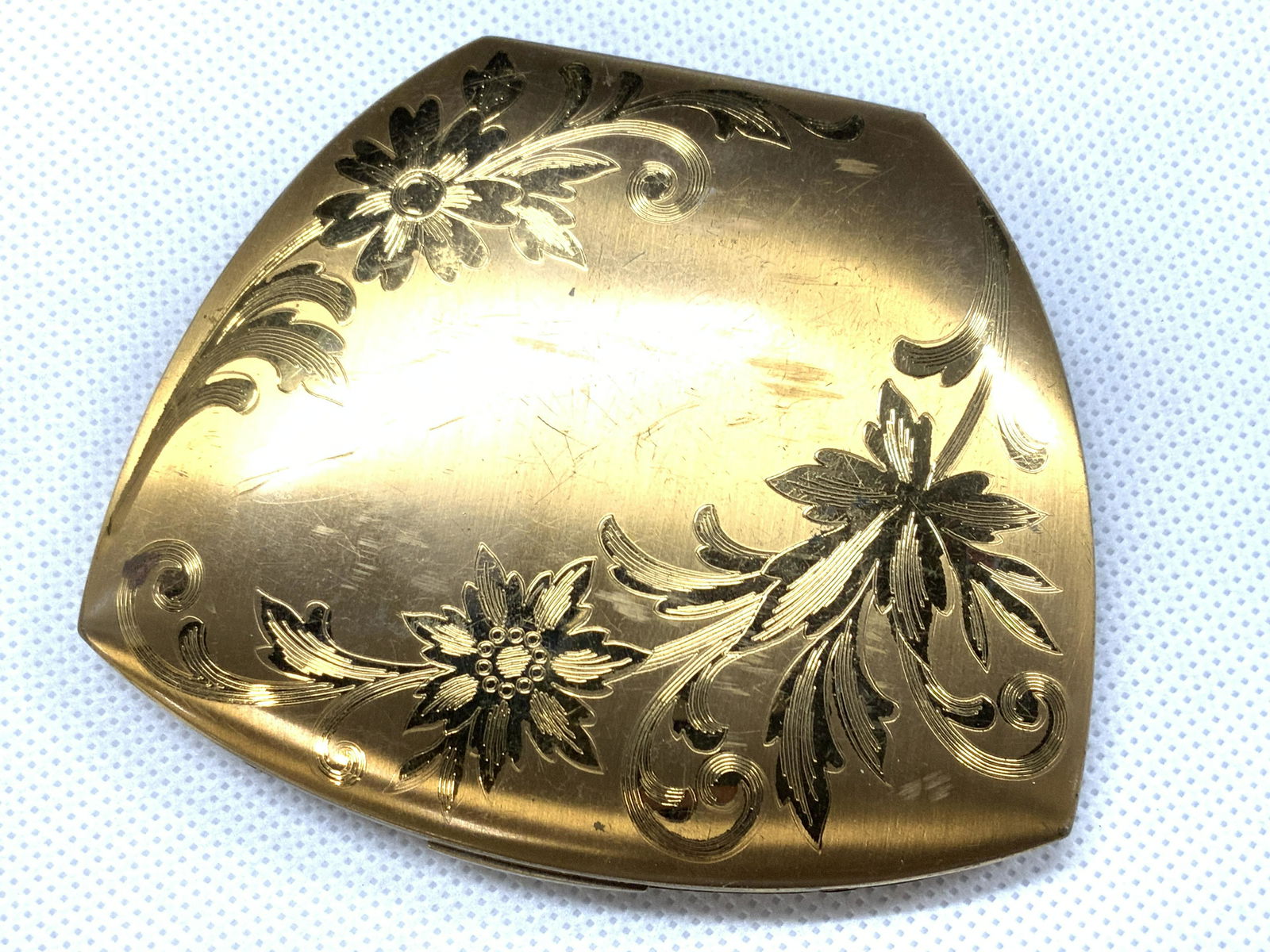 ELGIN AMERICAN Vintage Etched Floral Compact (1 of 8)