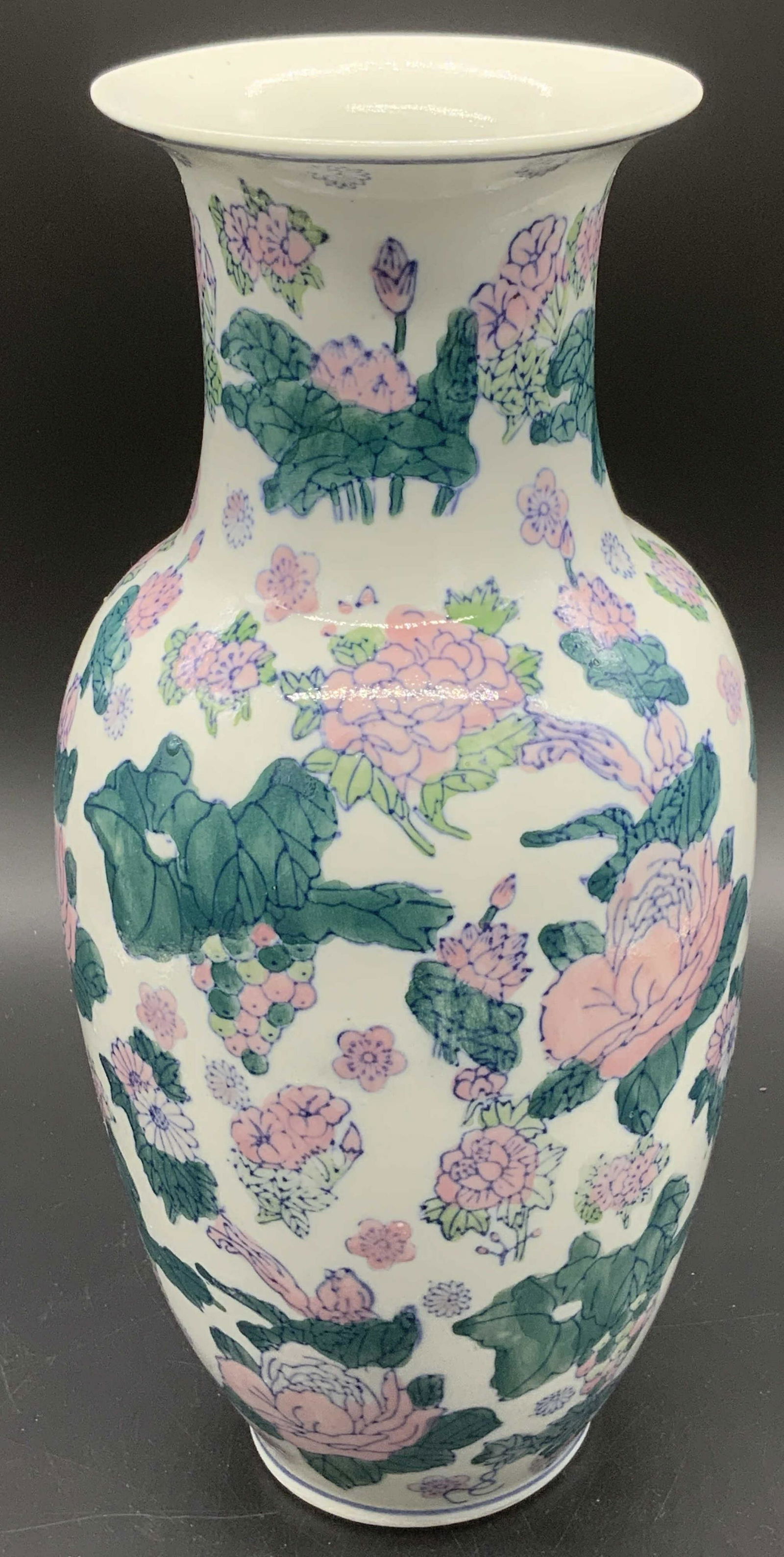 Chinese Porcelain Vase (1 of 4)