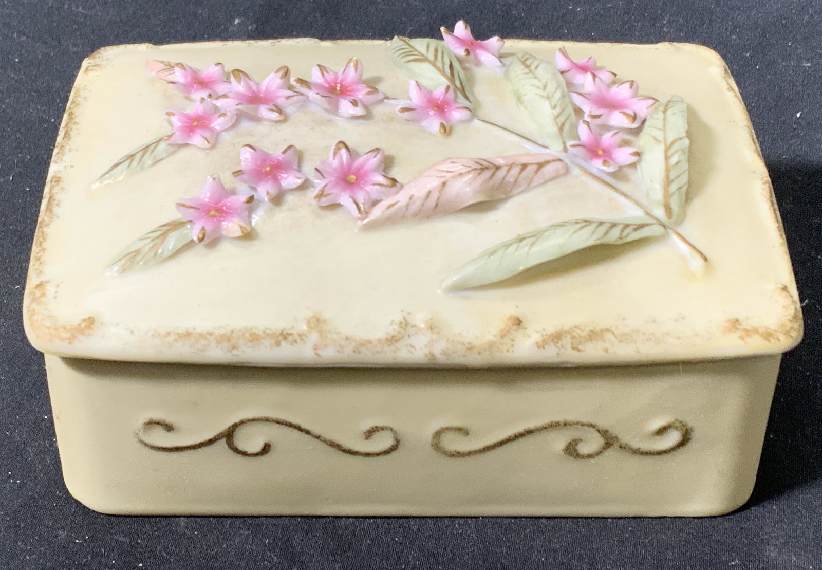 THAMES Hand Painted Floral Porcelain Trinket Box (1 of 5)