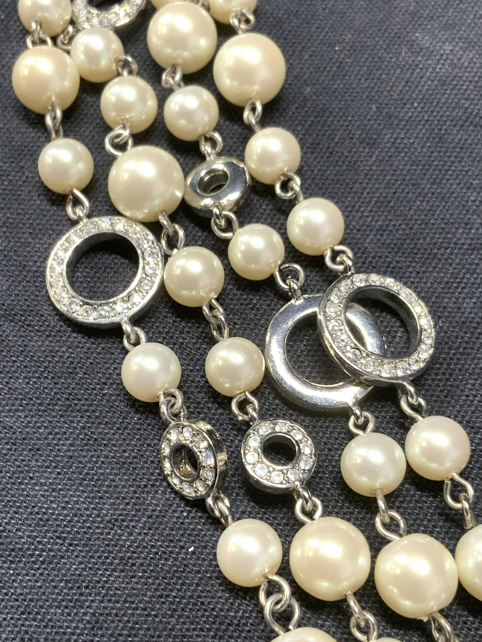 CAROLEE Pearlescent & Rhinestone Necklace NWT (1 of 4)