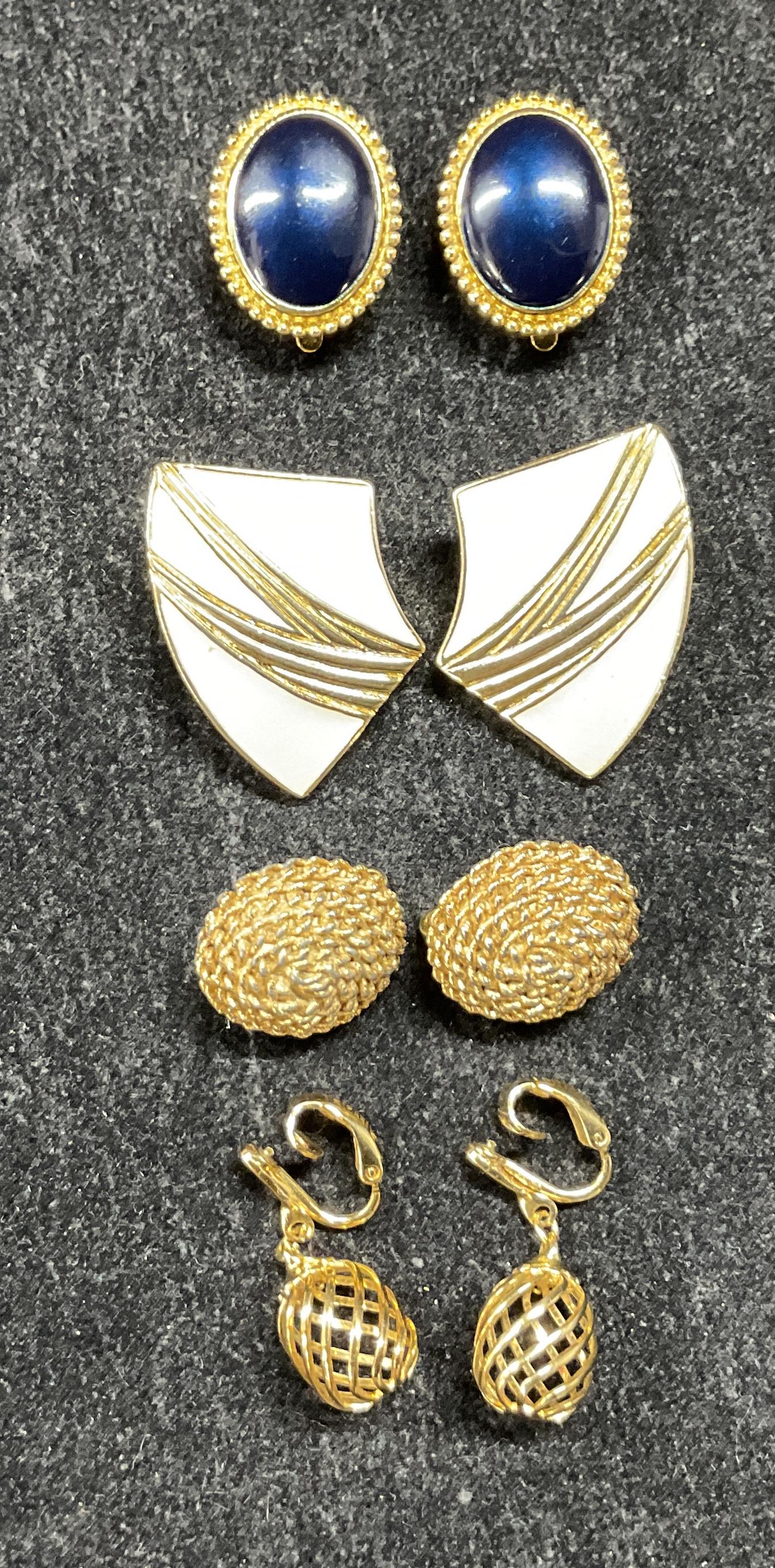 Lot 4 Vintage TRIFARI Clip Back Earrings (1 of 5)