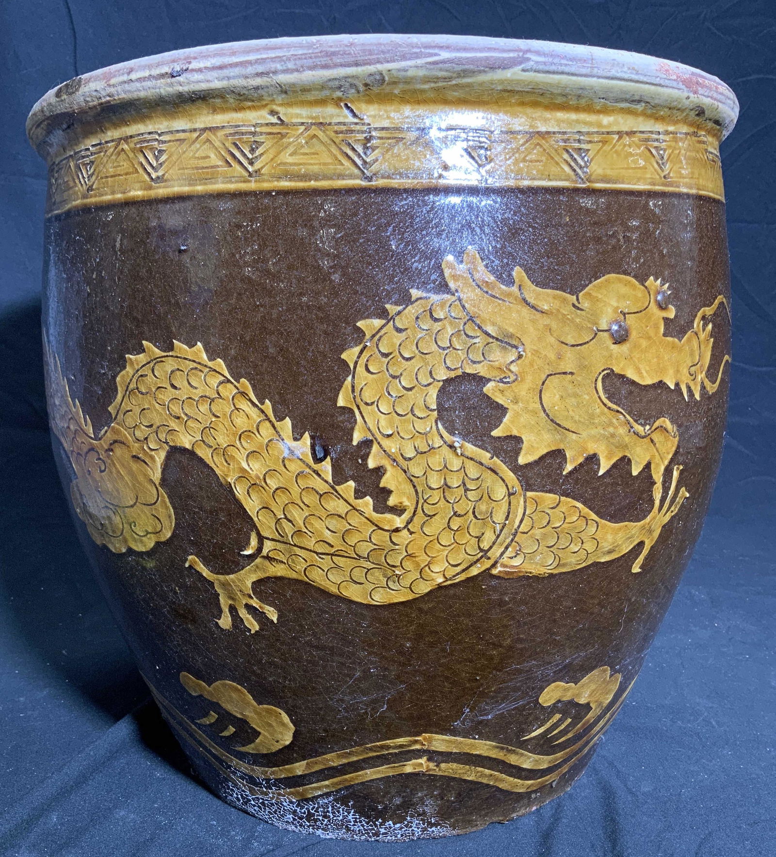 Vintage Ceramic Planter W Dragon Detail (1 of 10)