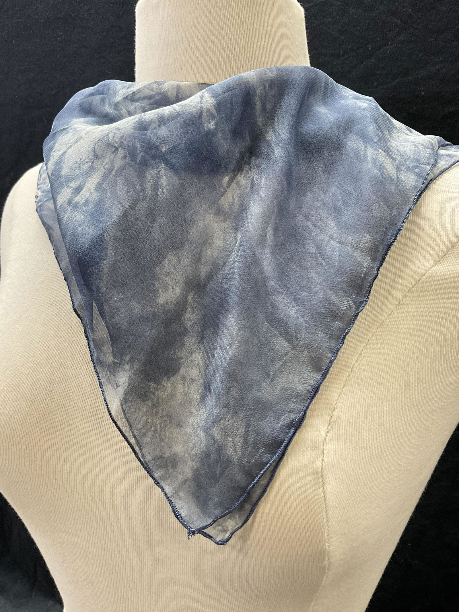 ELIZABETH GILLET Blue Tye Dye Scarf, NYC (1 of 5)