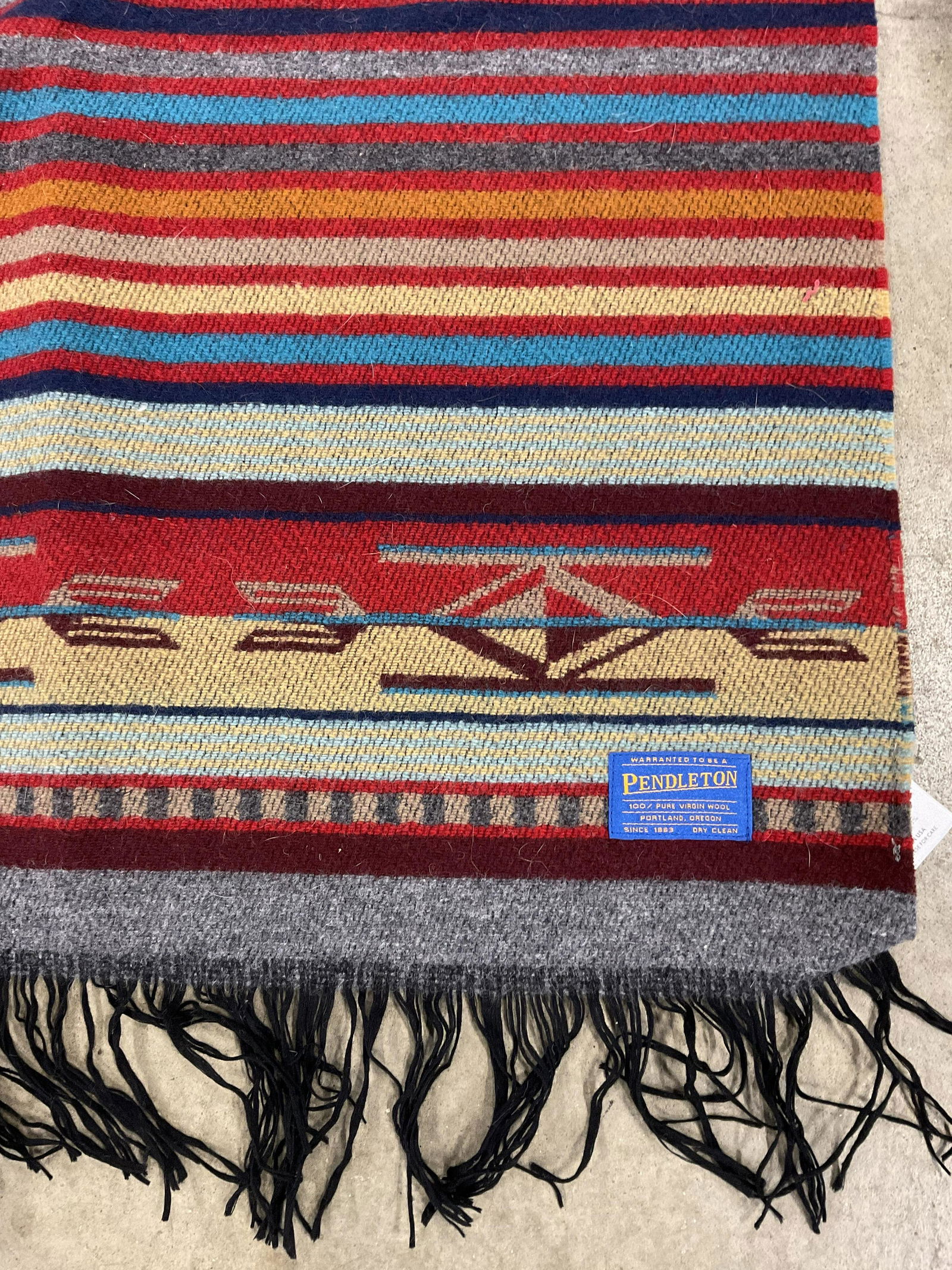 PENDLETON Virgin Wool Fringed Throw Blanket (1 of 5)