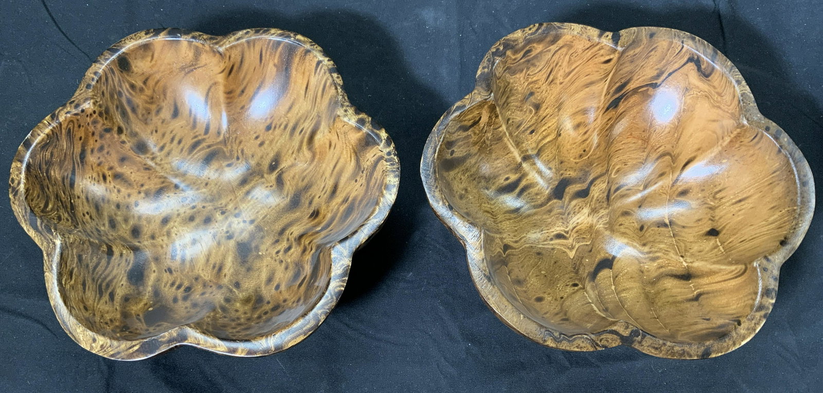 Lot 2 PIERRES PANTRY Mango Wood Bowls: Set of 2 Pierres Pantry mango wood bowls. In good condition. Measures approx. 10 inches diameter and 3 inches tall. Pierres pantry, mango wood, wood bowls, gifts, host gift, giftware, tableware, sever