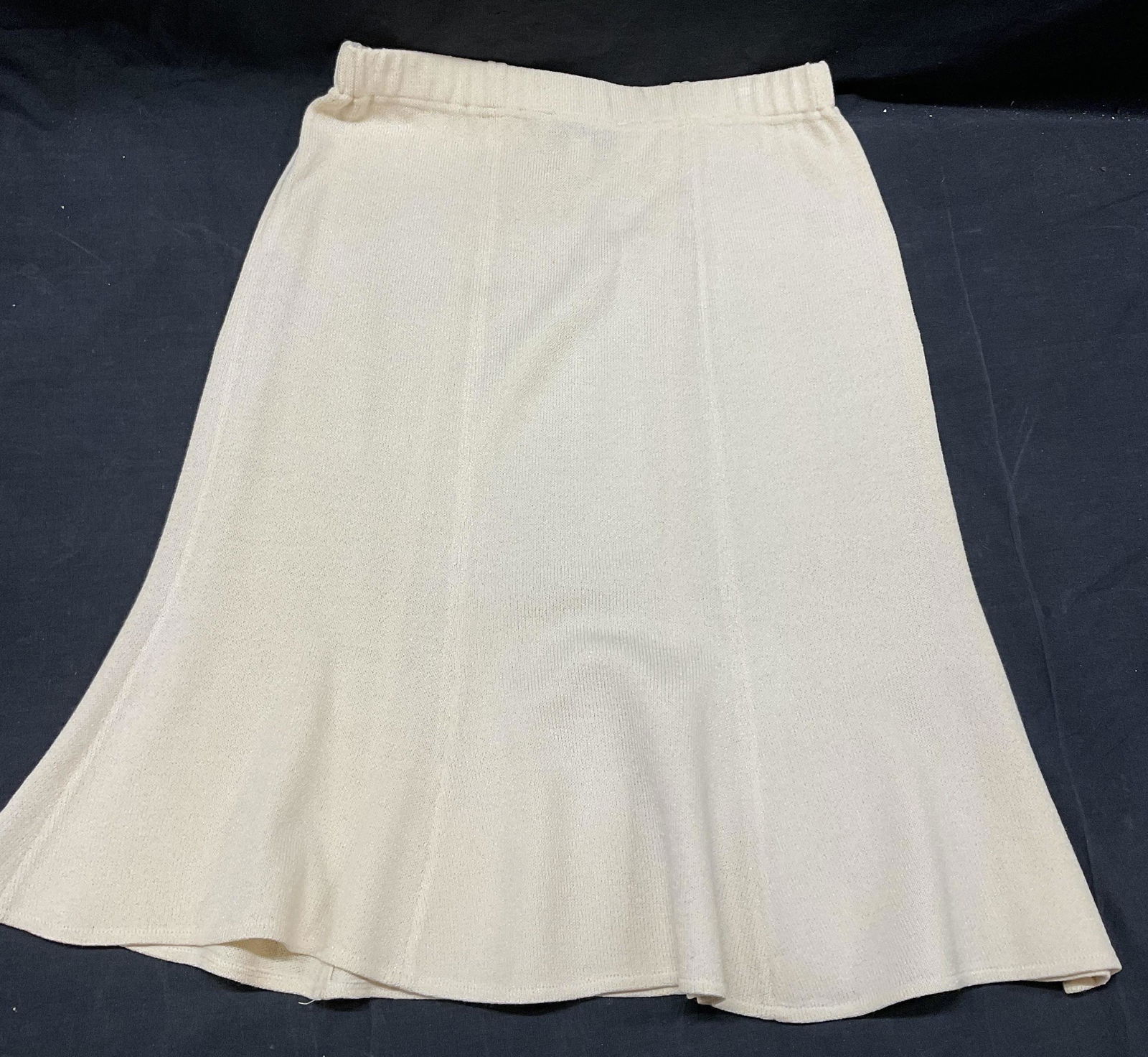 ST. JOHN Off White Knit Skirt: ST. JOHN Off White Knit Skirt. Label reads size 8. Some minor wear to piece. Measures approx from waist to bottom of skirt 24 inches. St. John is an American luxury house founded in 1962 on the premis