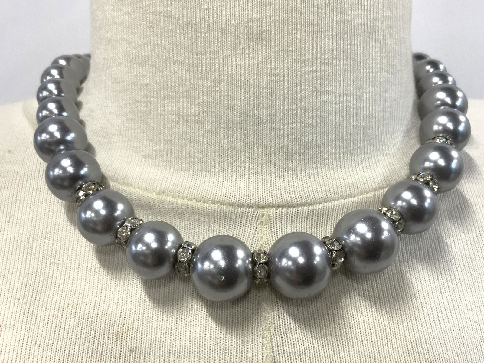 Graduated Grey Pearlescent Necklace NWT (1 of 4)