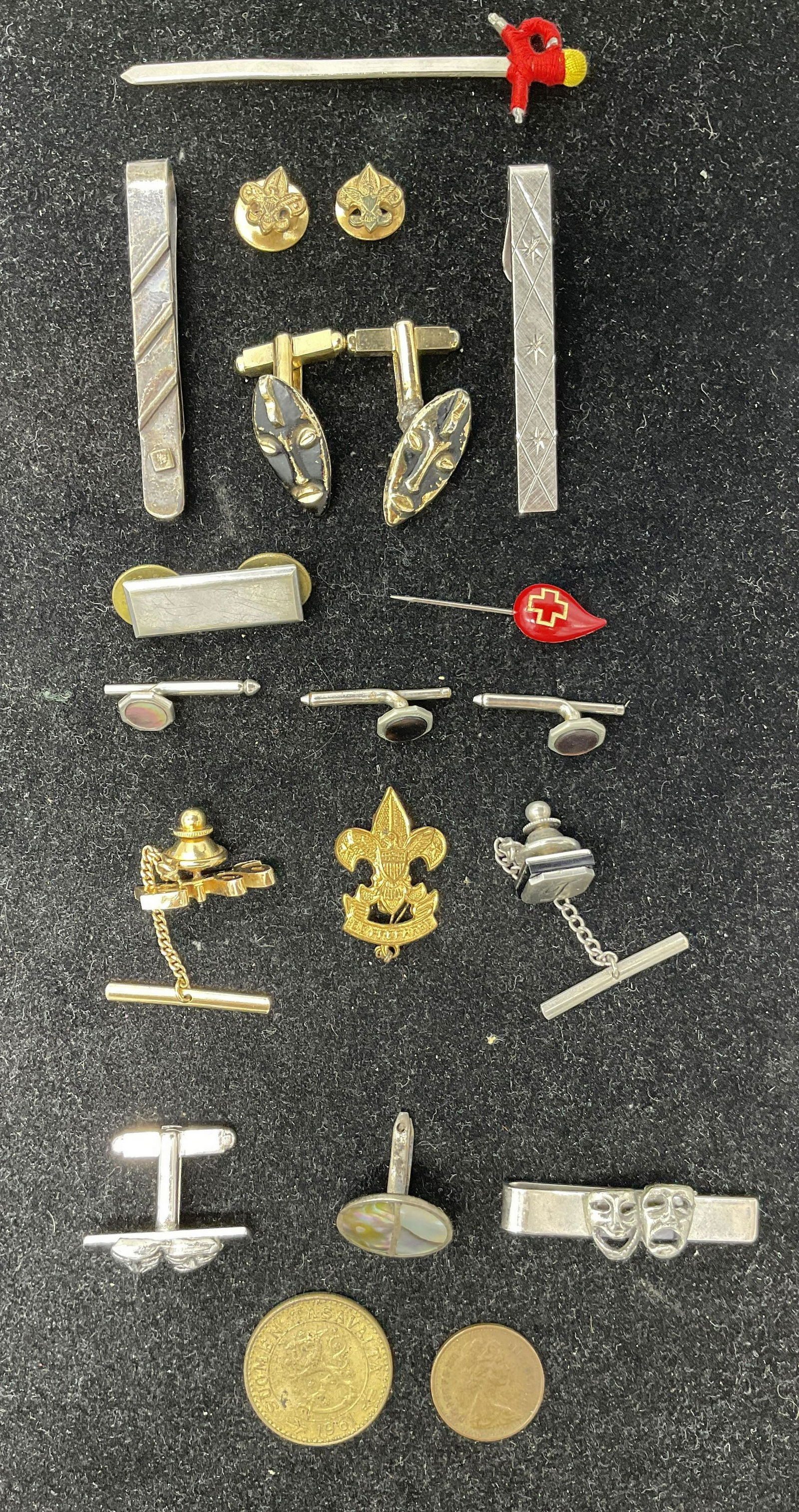 Lot 20 Vintage Pins, Cuff Links, Clips, Coins (1 of 6)