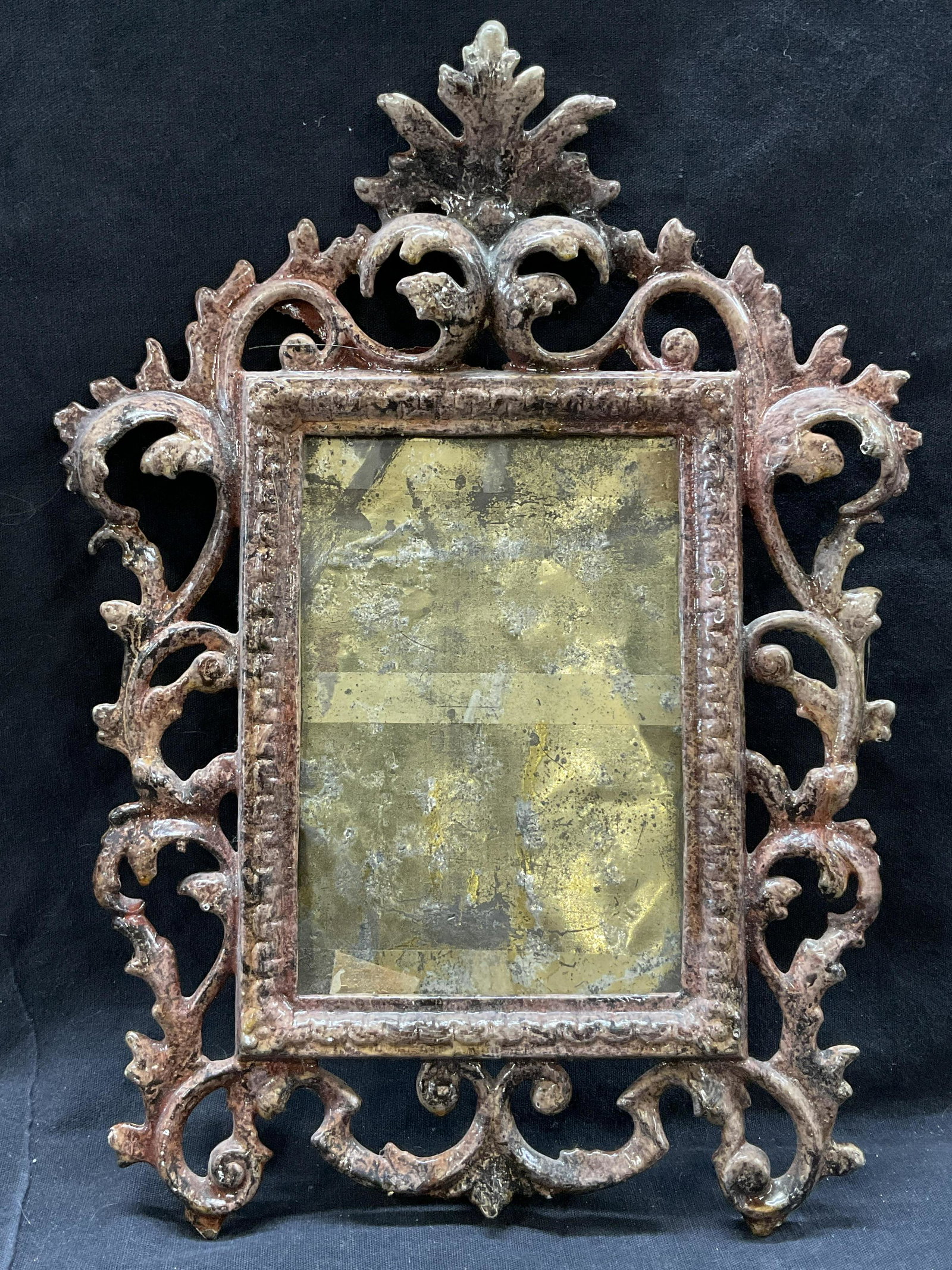 Vintage Metal Baroque Style Wall Frame: Vintage Metal Baroque Style Wall Frame. Opening measures 4.25 x 6 inches. Heavy frame, metal coated in paint. Some chipping to color. No glass to piece. Tin backing where photo should be placed. Prope