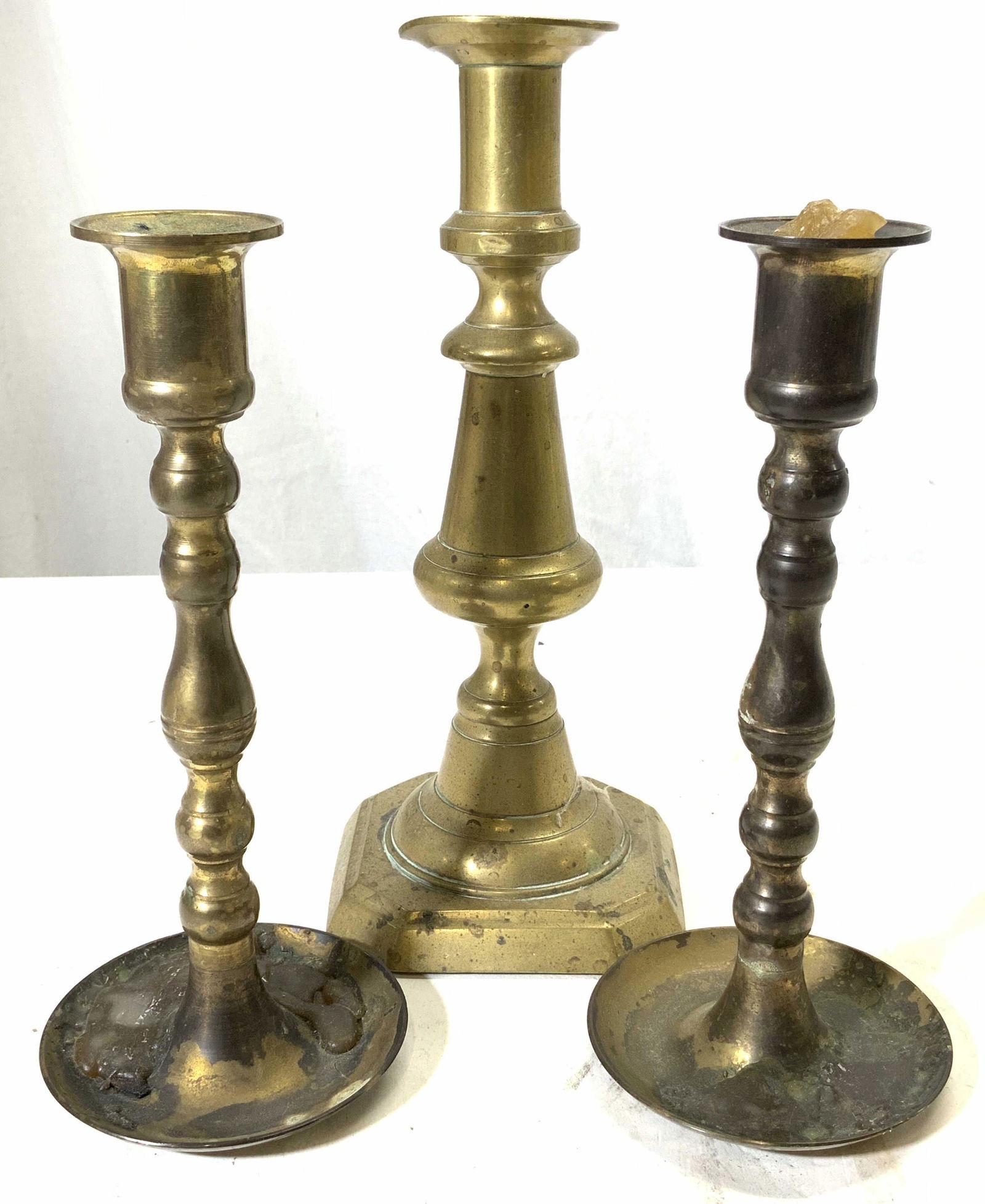 Lot 3 Vintage Brass Candlesticks (1 of 8)