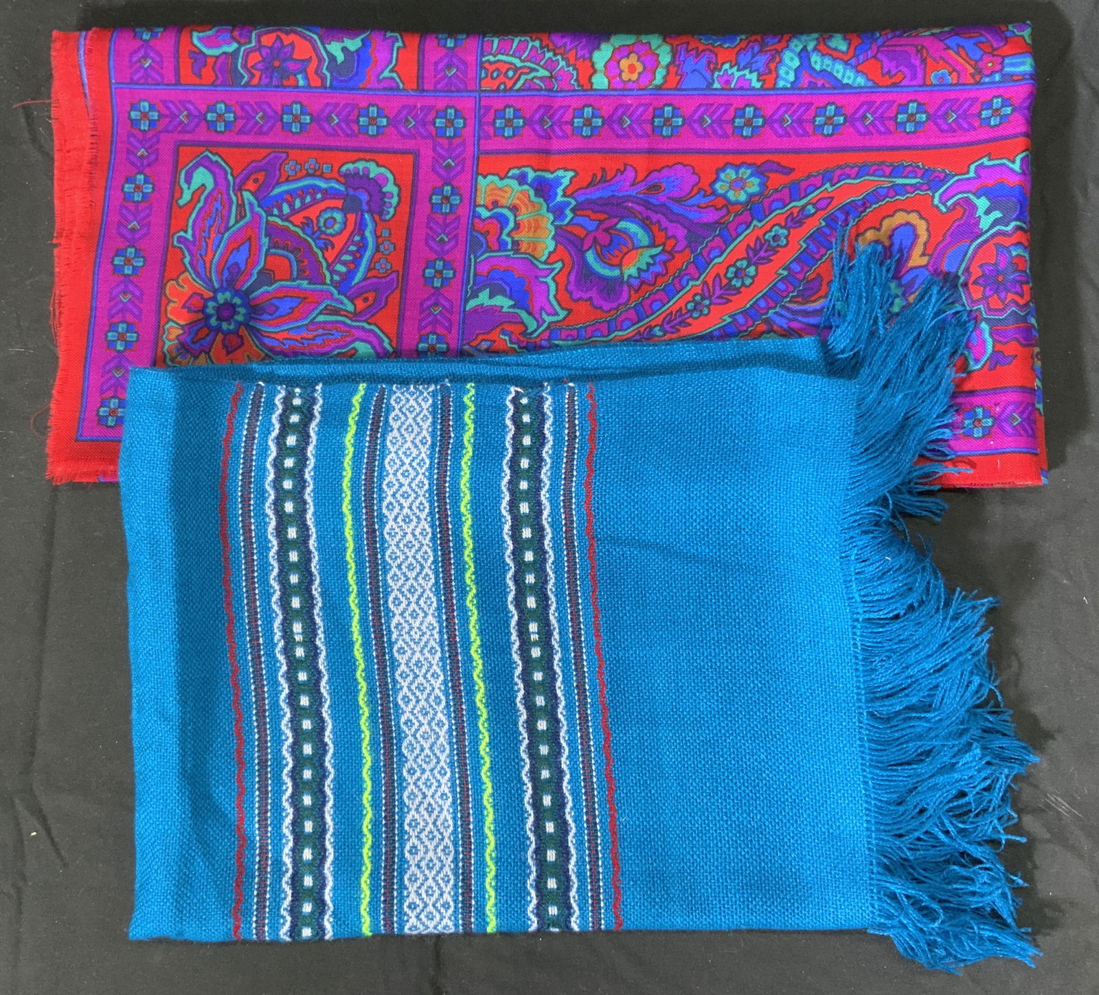 Lot 2 LIZ CLAIBOORNE Floral Scarf, More (1 of 5)