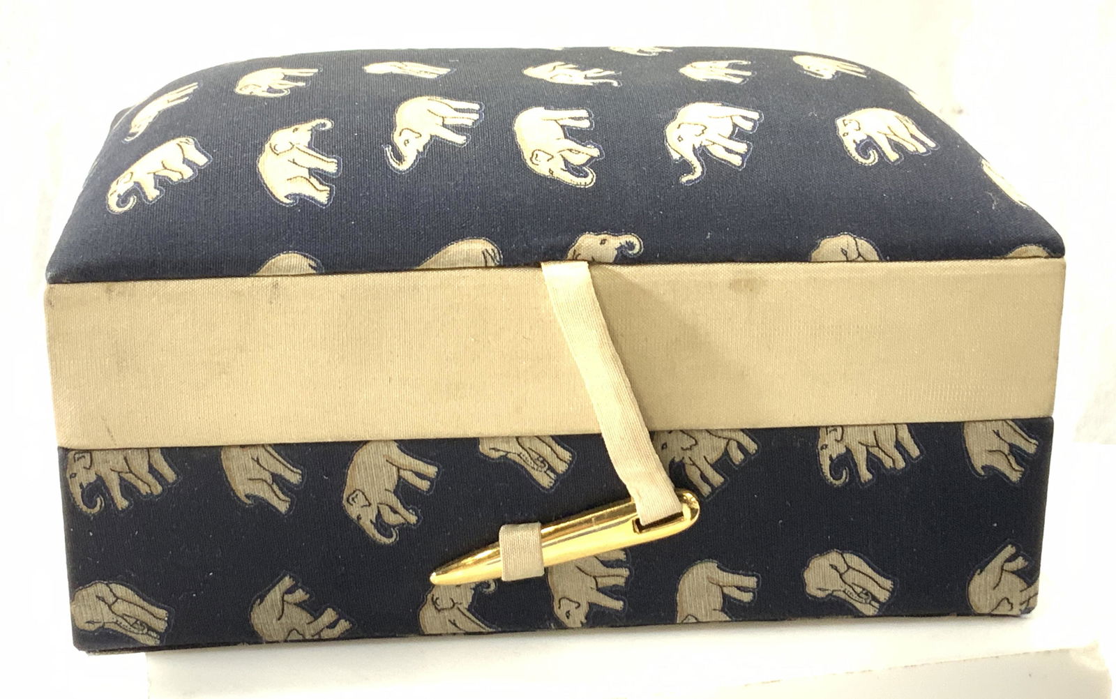 Jim Thompson Silk Elephant Jewelry Box, Sgn (1 of 5)