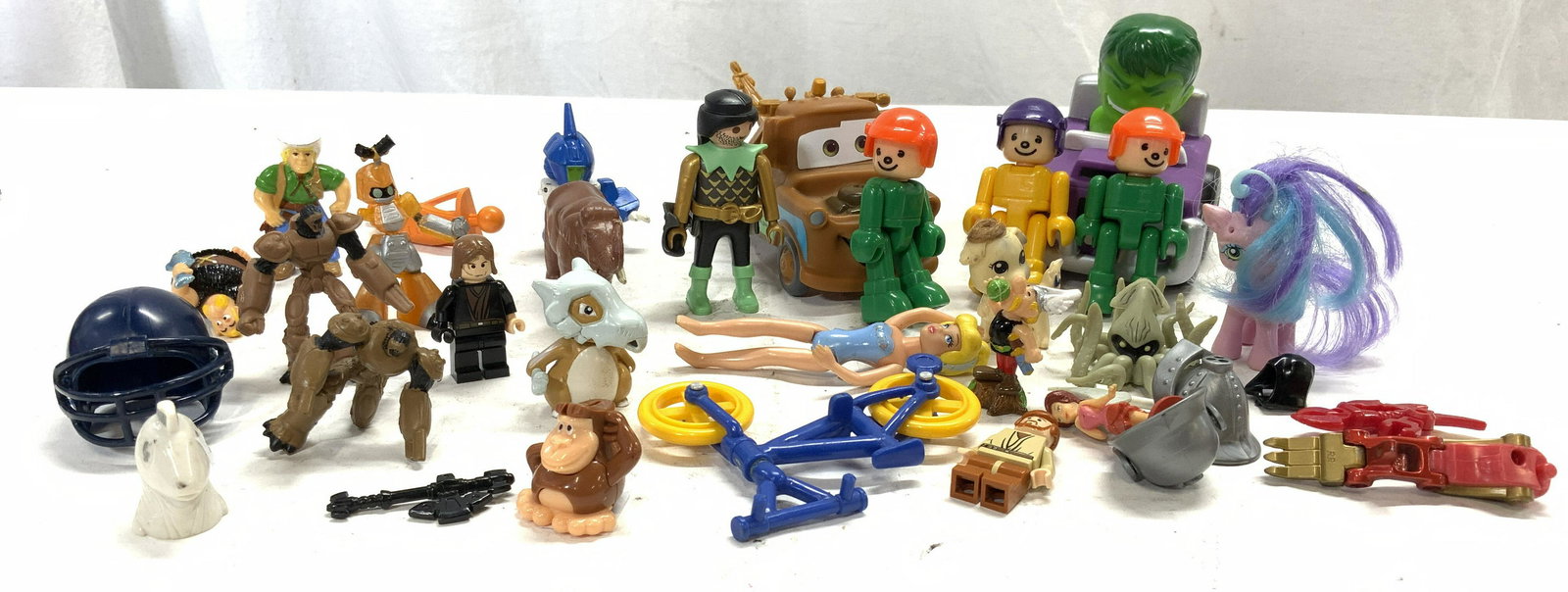 Group Lot Assorted Toys & Action Figures (1 of 7)