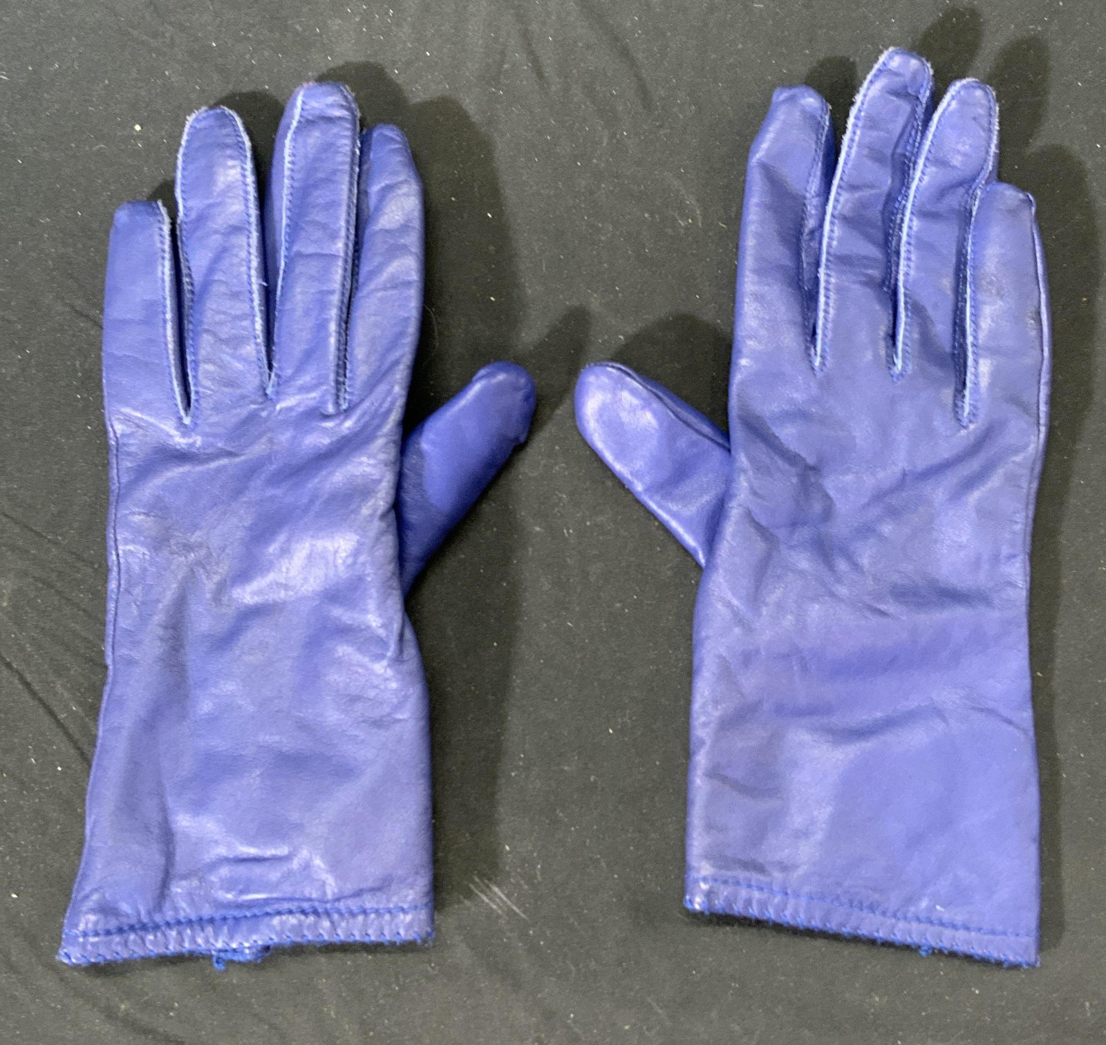 Royal Blue Leather Gloves: A pair of royal blue leather gloves. Size M. Condition consistent with use, some wear to leather. Property of Manhattan, NY Estate. Gloves, leather gloves, ladies gloves, ladies leather gloves, ladies