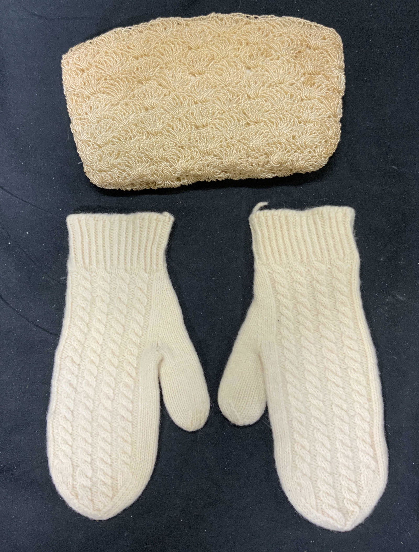 Lot 2 Vintage Beaded Clutch & White Mittens (1 of 7)
