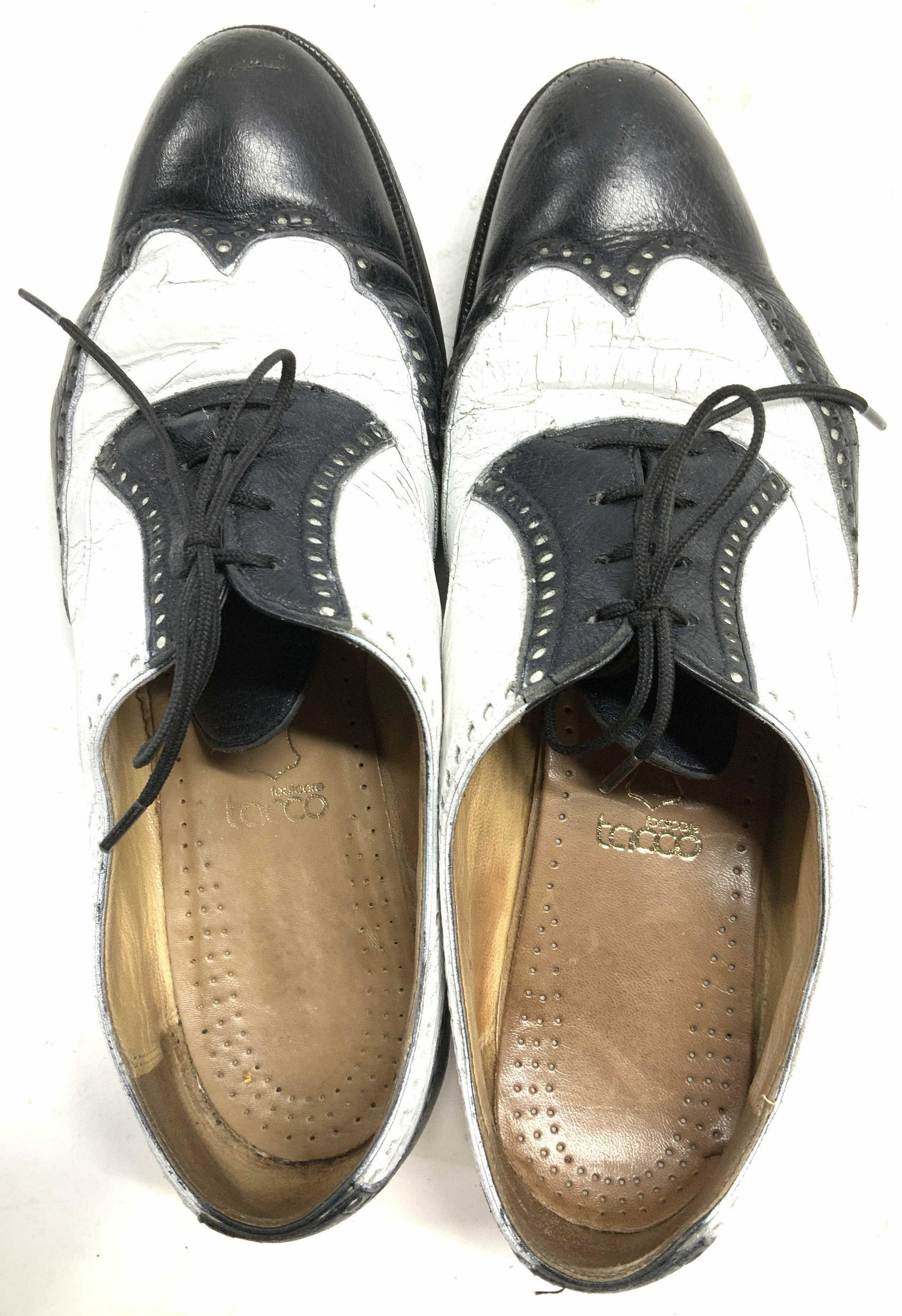 Unlabled Vintage Blk & Wht Leather Oxford Shoes: Size 9 M pair Oxford shoes , heel 1 1/8 in. Genuine leather, wear to leather consistent with use and exposure. Vintage pair . Additionally labeled 3390 and 512, rubber soles. Shoes, vintage wearable a
