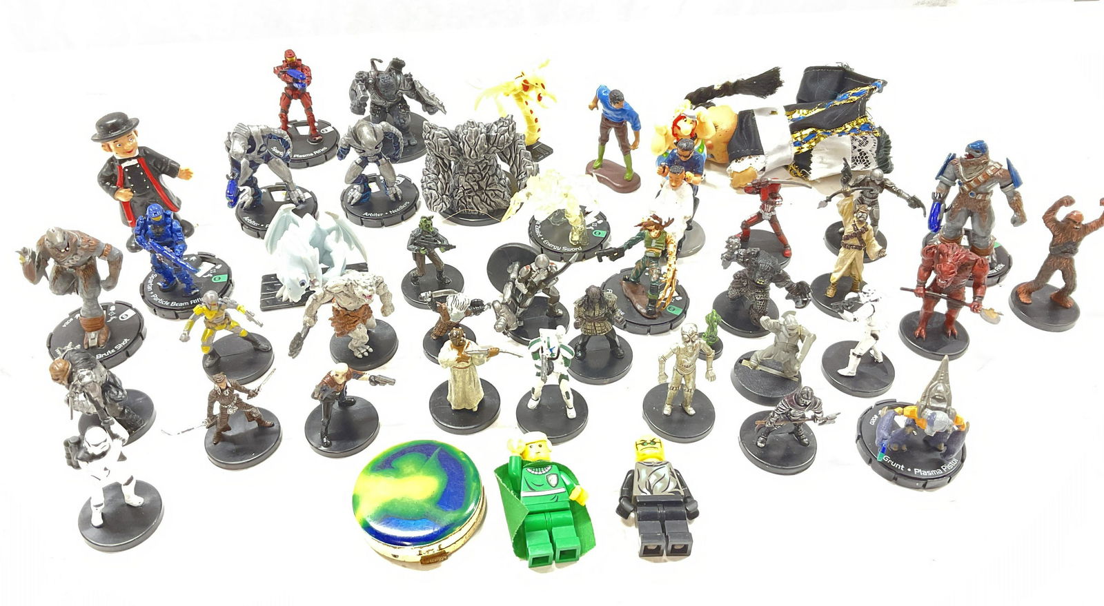 Group Lot Small Action Figures, Star Wars, & More (1 of 7)