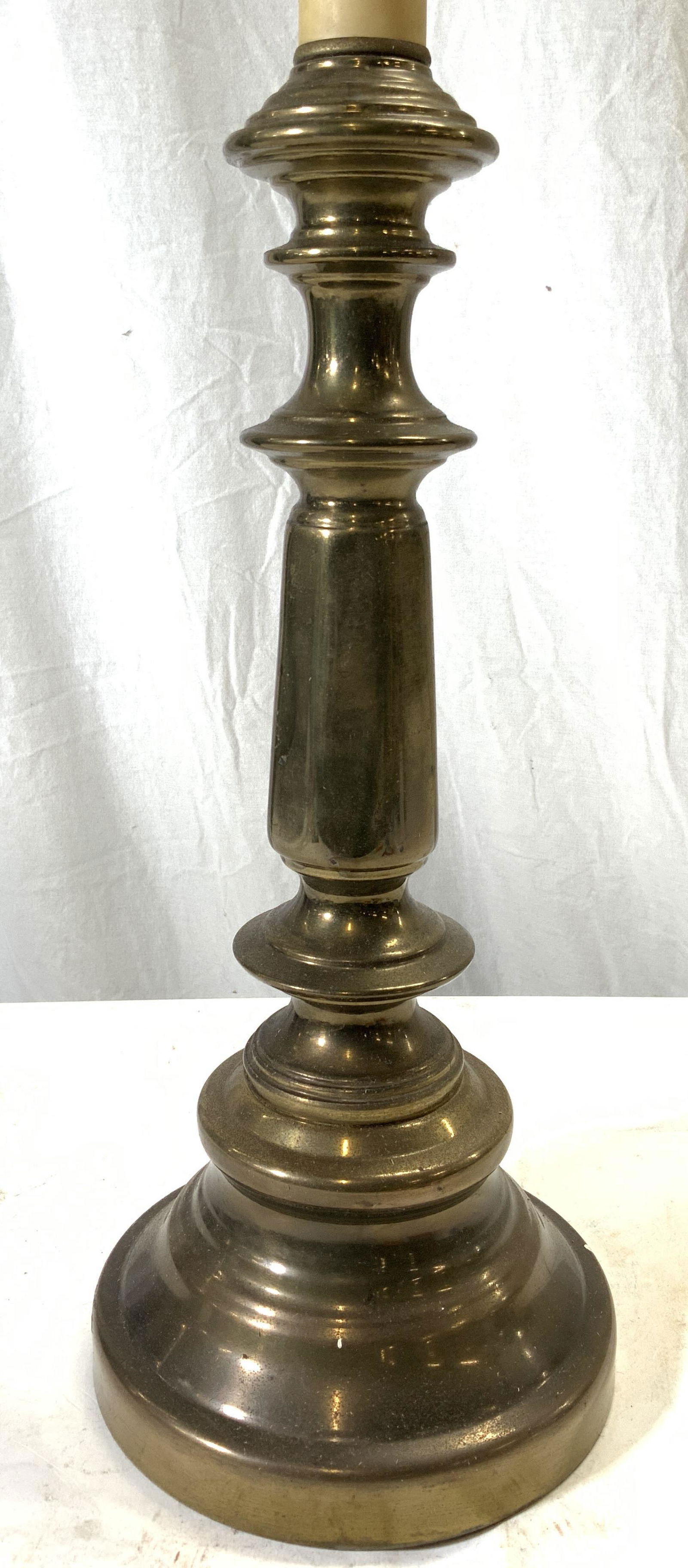 Vintage Brass Table Lamp W Harp & Finial (1 of 6)