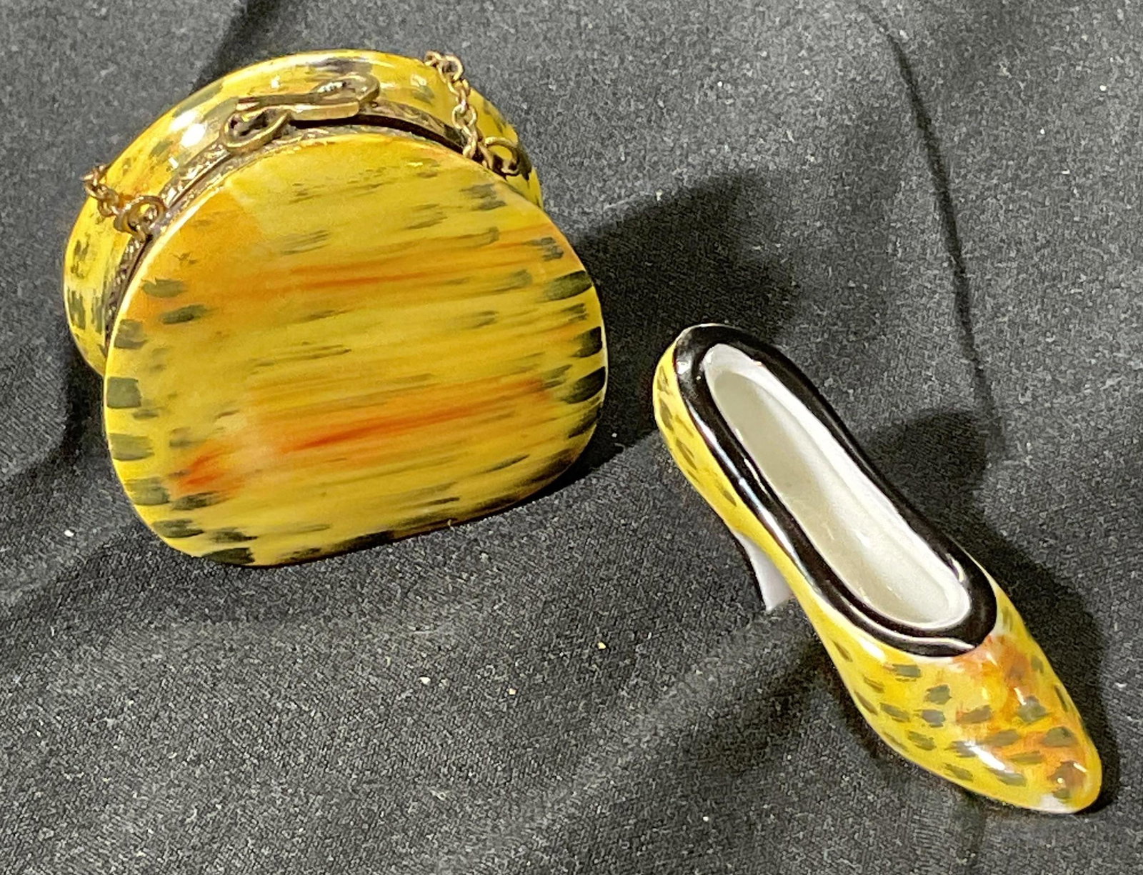 LIMOGES Purse Pill Box & Shoe Figurine: Porcelain hand painted purse with chain. Purse is painted with yellow color and green abstract marks. Marked Limoges on inside. Interior is white marked with Limoges. Approximately 1.5 inches tall. Sm