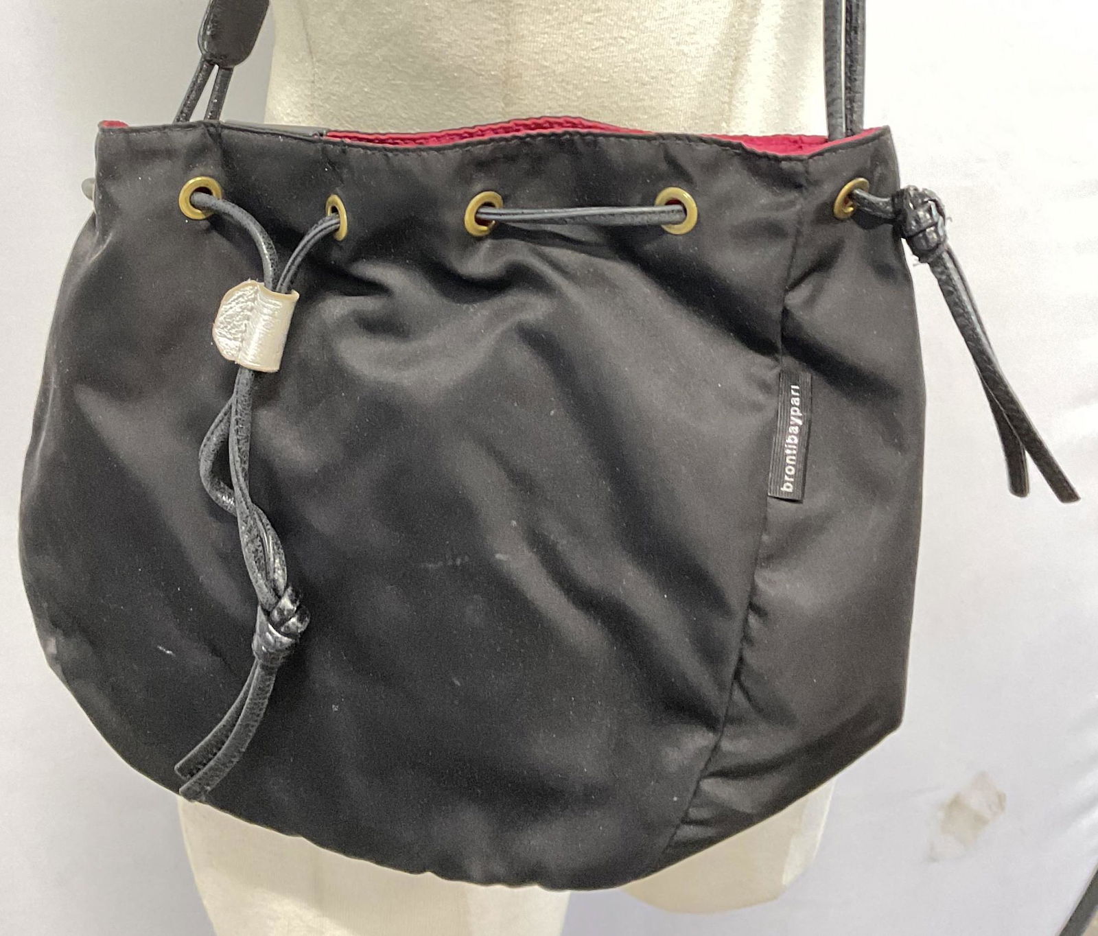 BRONTIBAYPARI Black Shoulder Bag W Pink Lining (1 of 6)