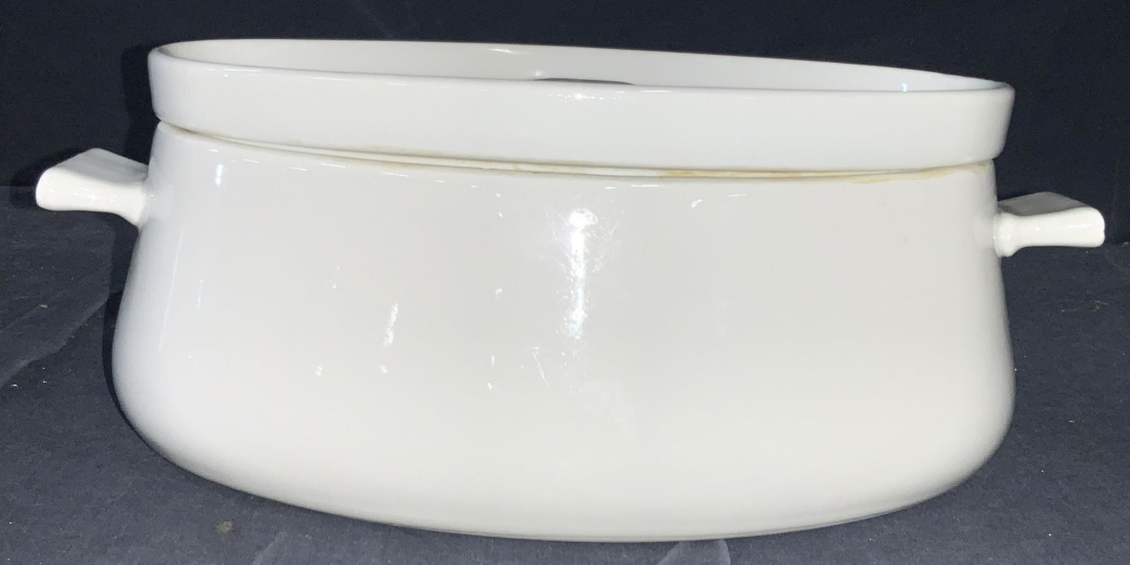 PORCELAINE DE PARIS Lidded Casserole Dish (1 of 8)