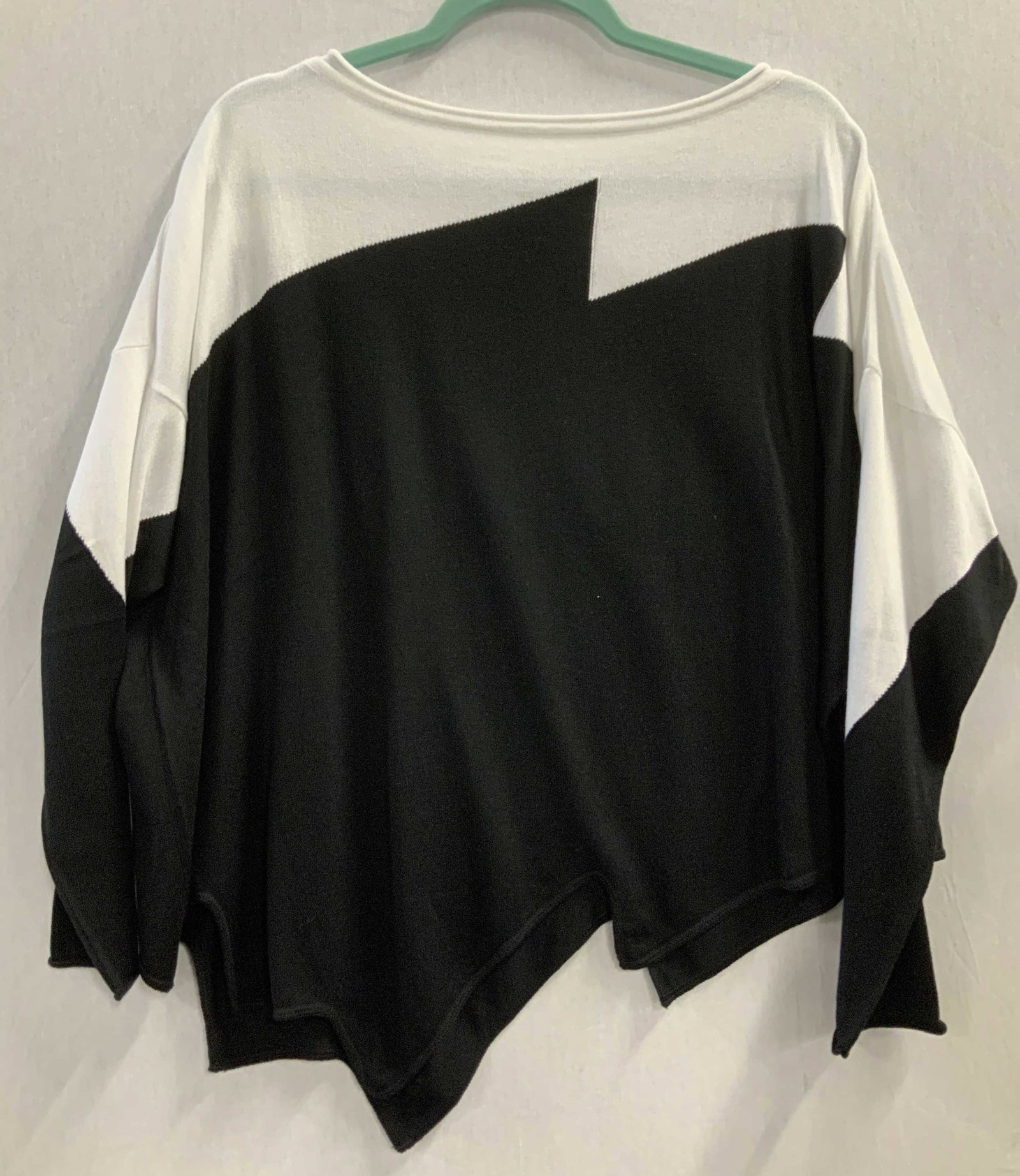 Abstract Cotton Blend Zig Zag Sweater: Color block zig zag design knit swearer with boat neck, upper part white, lower park black, hem line zig zag . 50% cotton, 50 % modal.generous fit. Plus size possibly 1x 60 in. Waist. Possibly never w